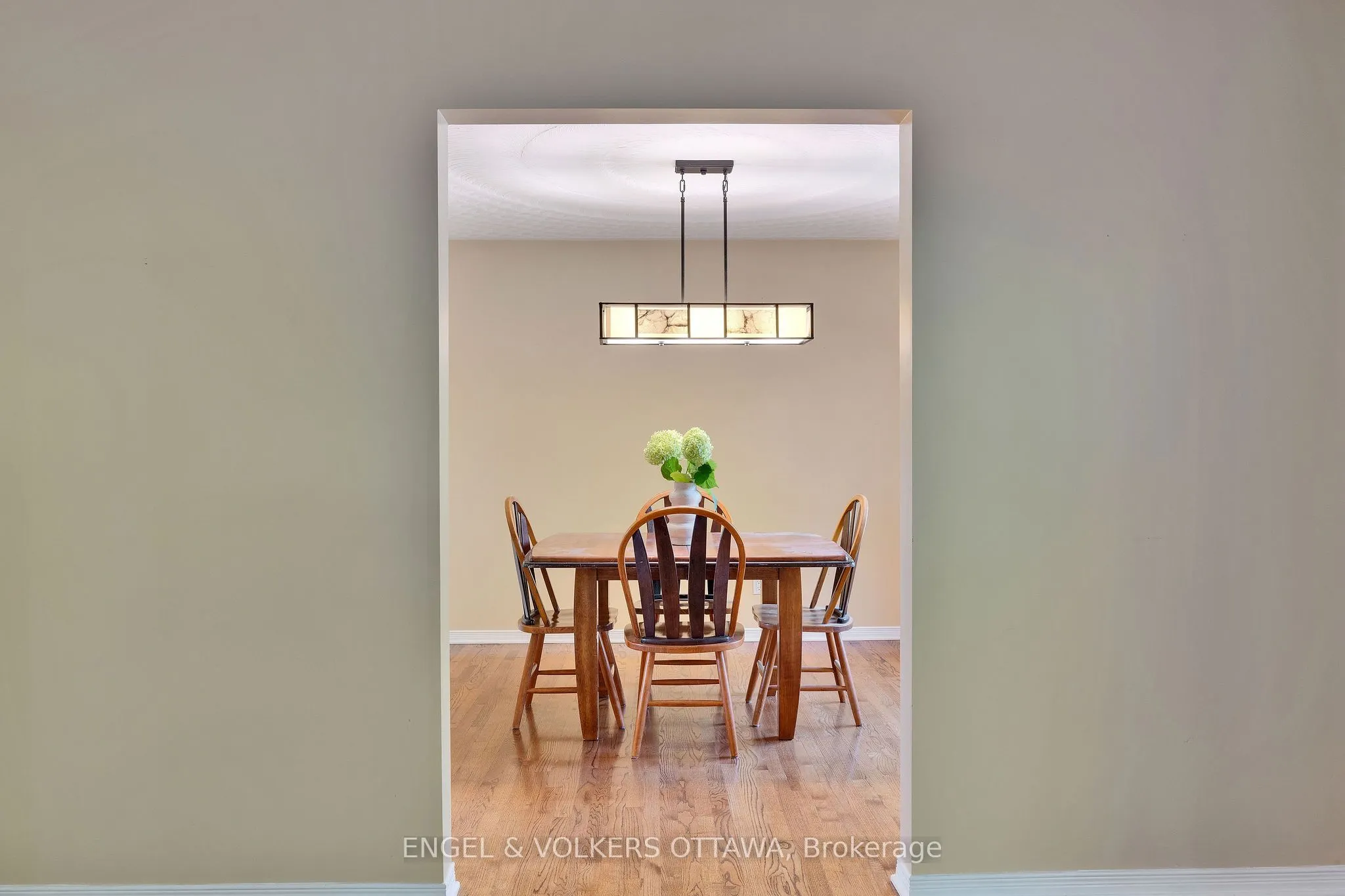 5233 Mclean Crescent