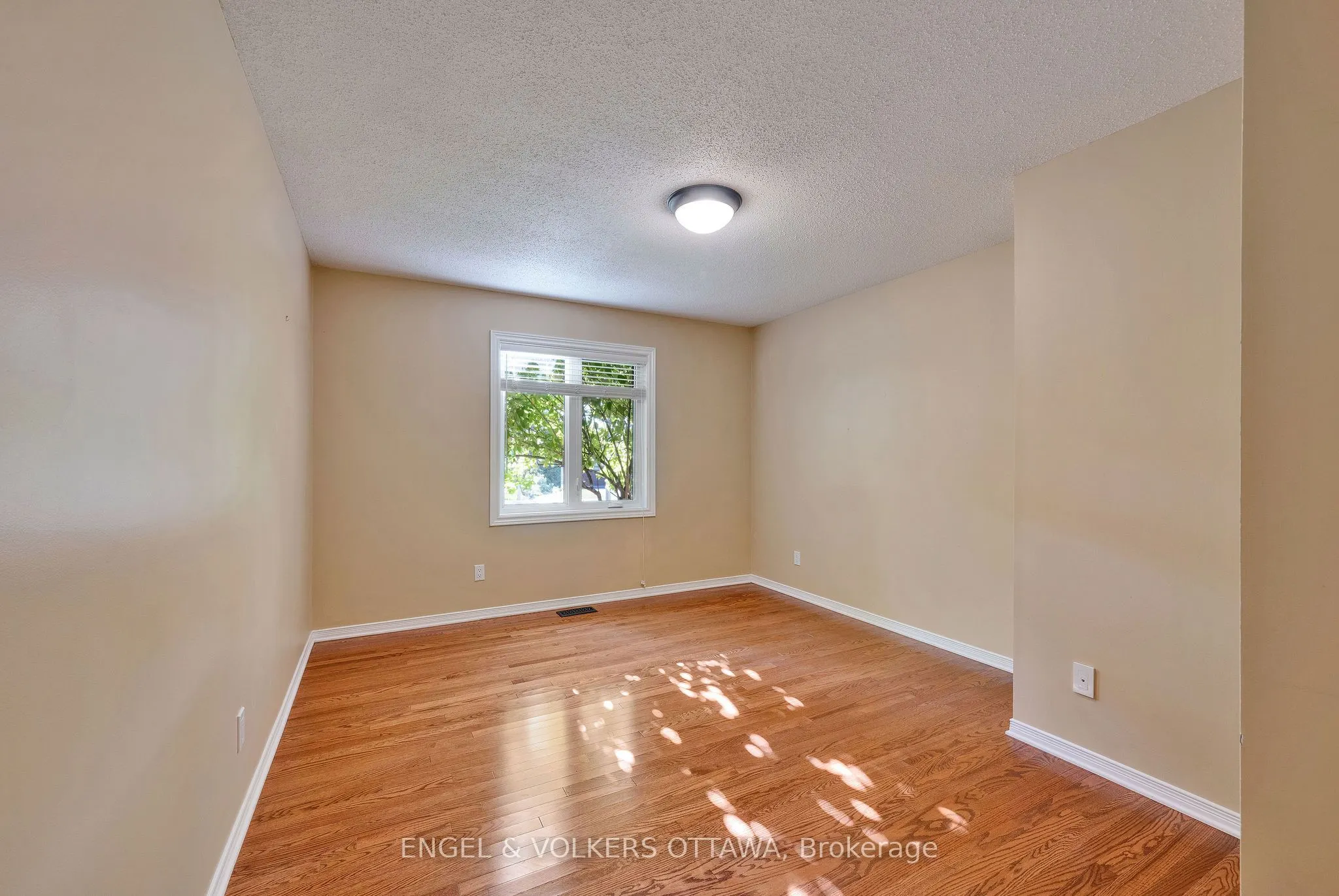 5233 Mclean Crescent