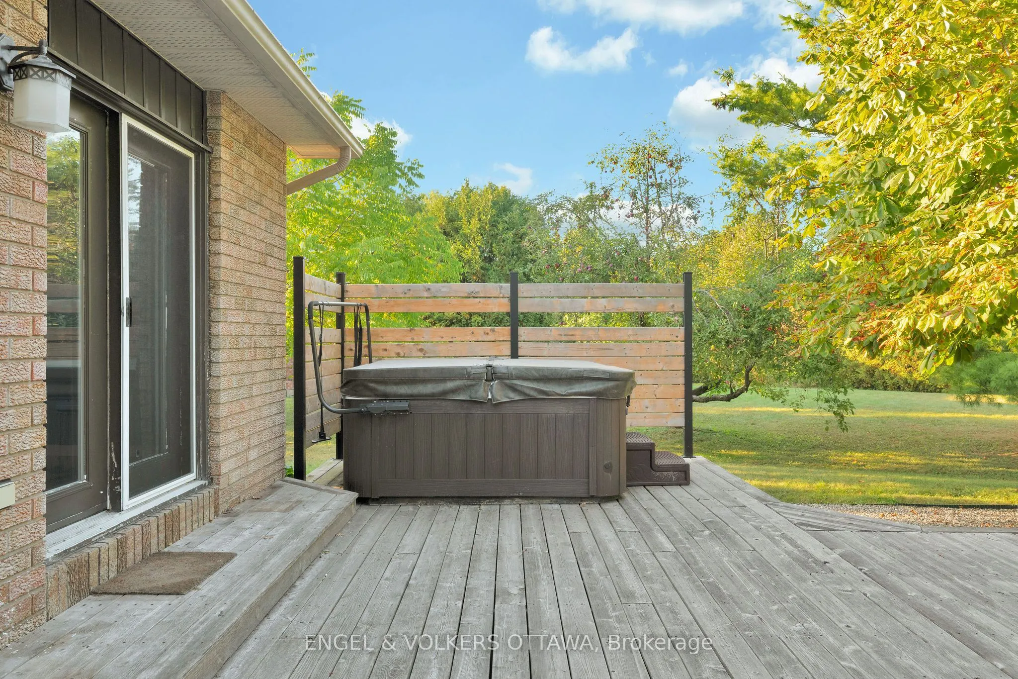 5233 Mclean Crescent