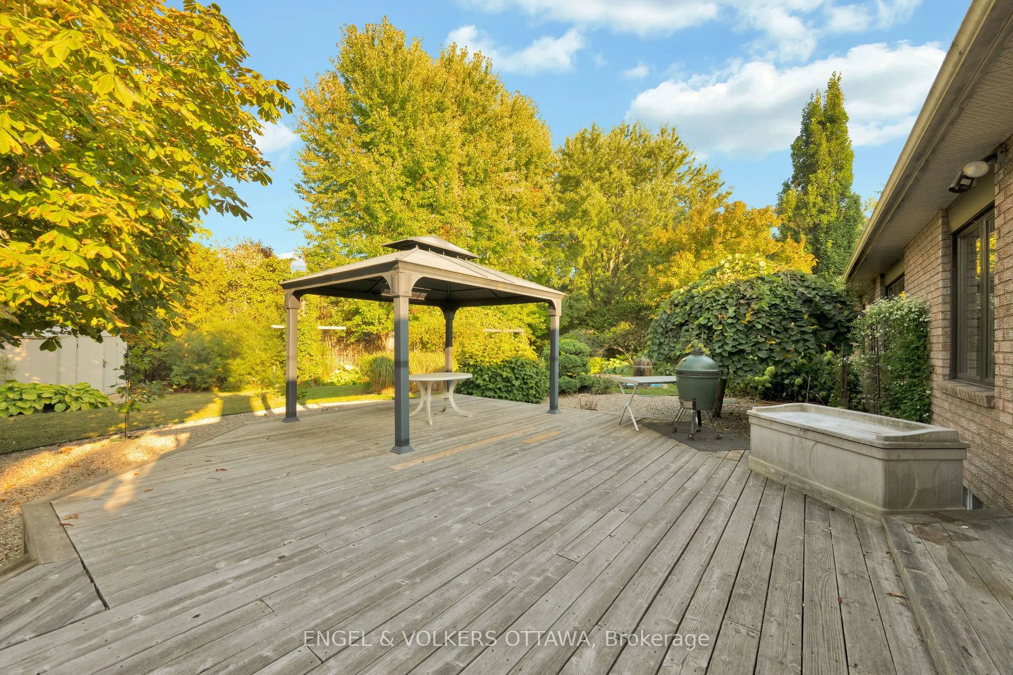 5233 Mclean Crescent