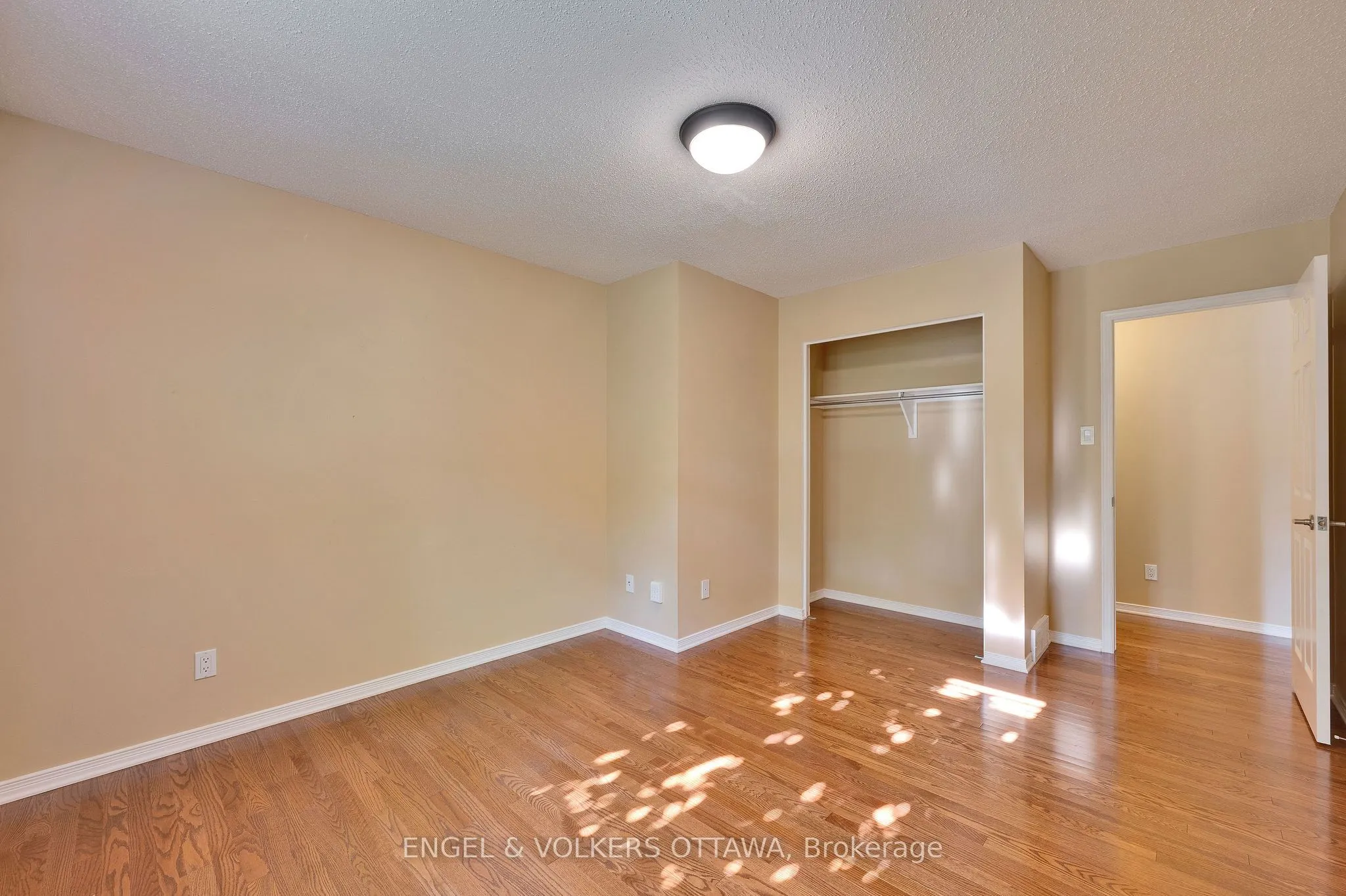 5233 Mclean Crescent