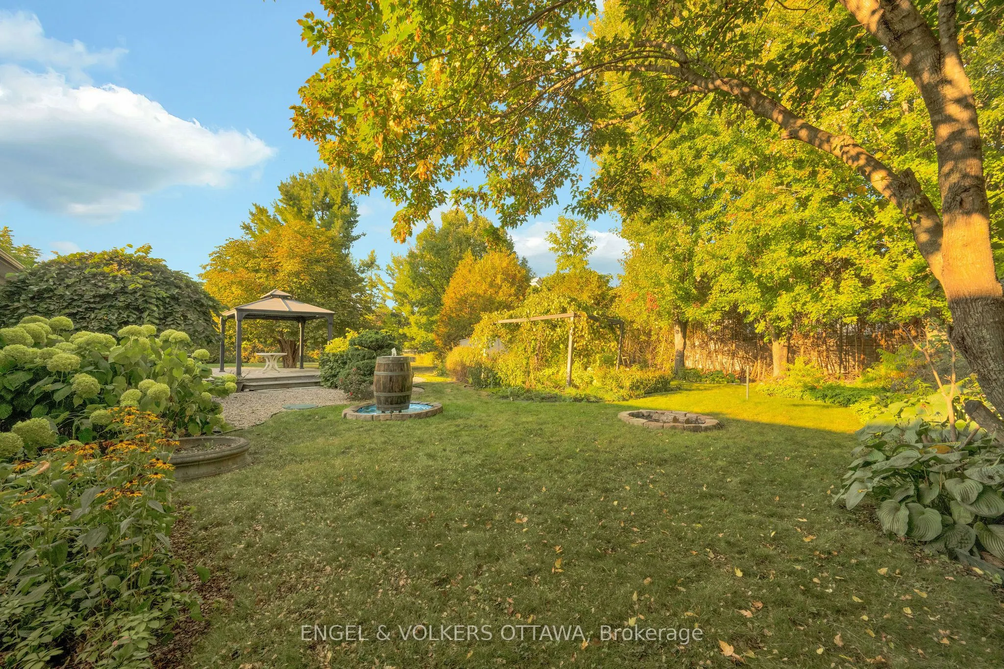 5233 Mclean Crescent