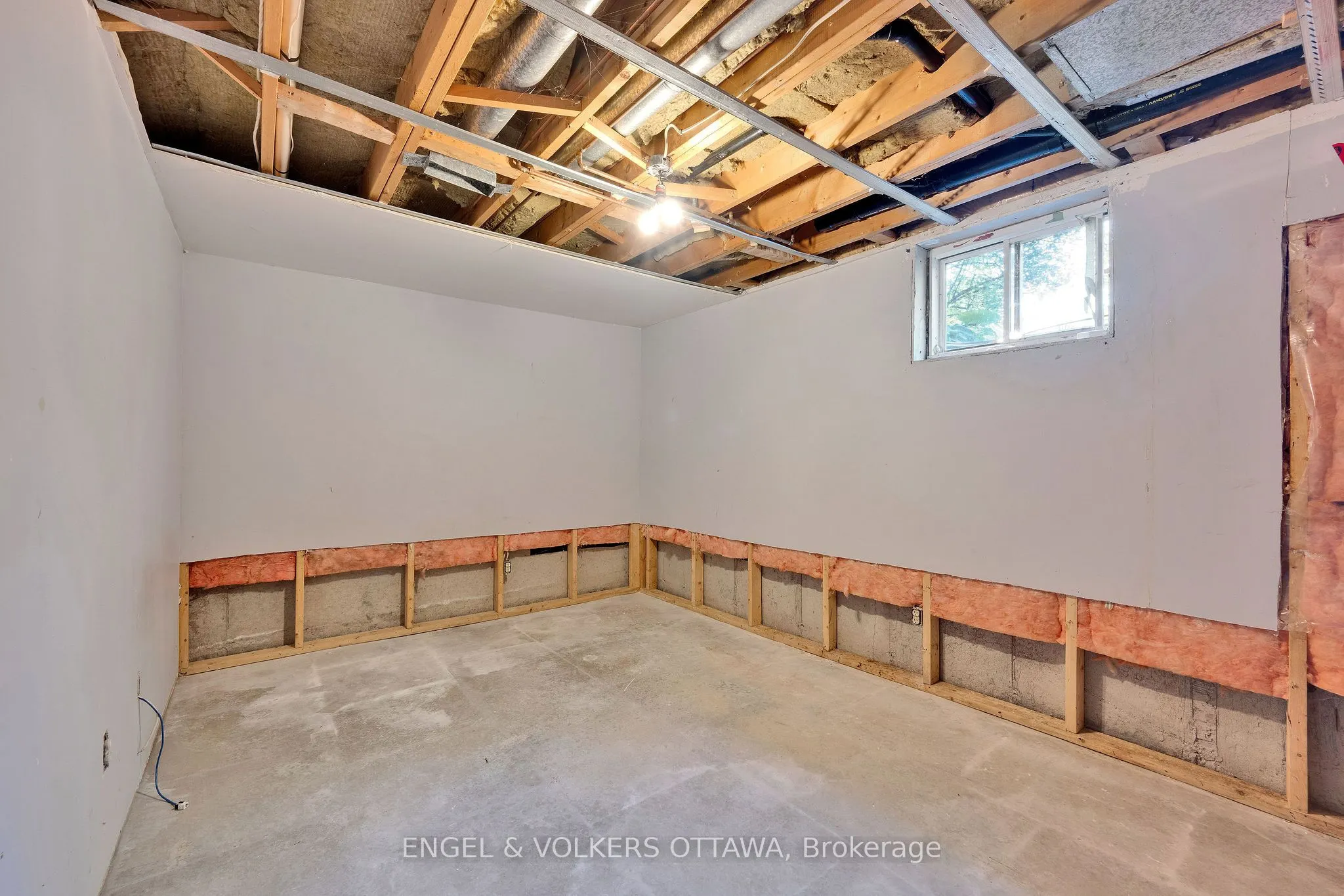 5233 Mclean Crescent