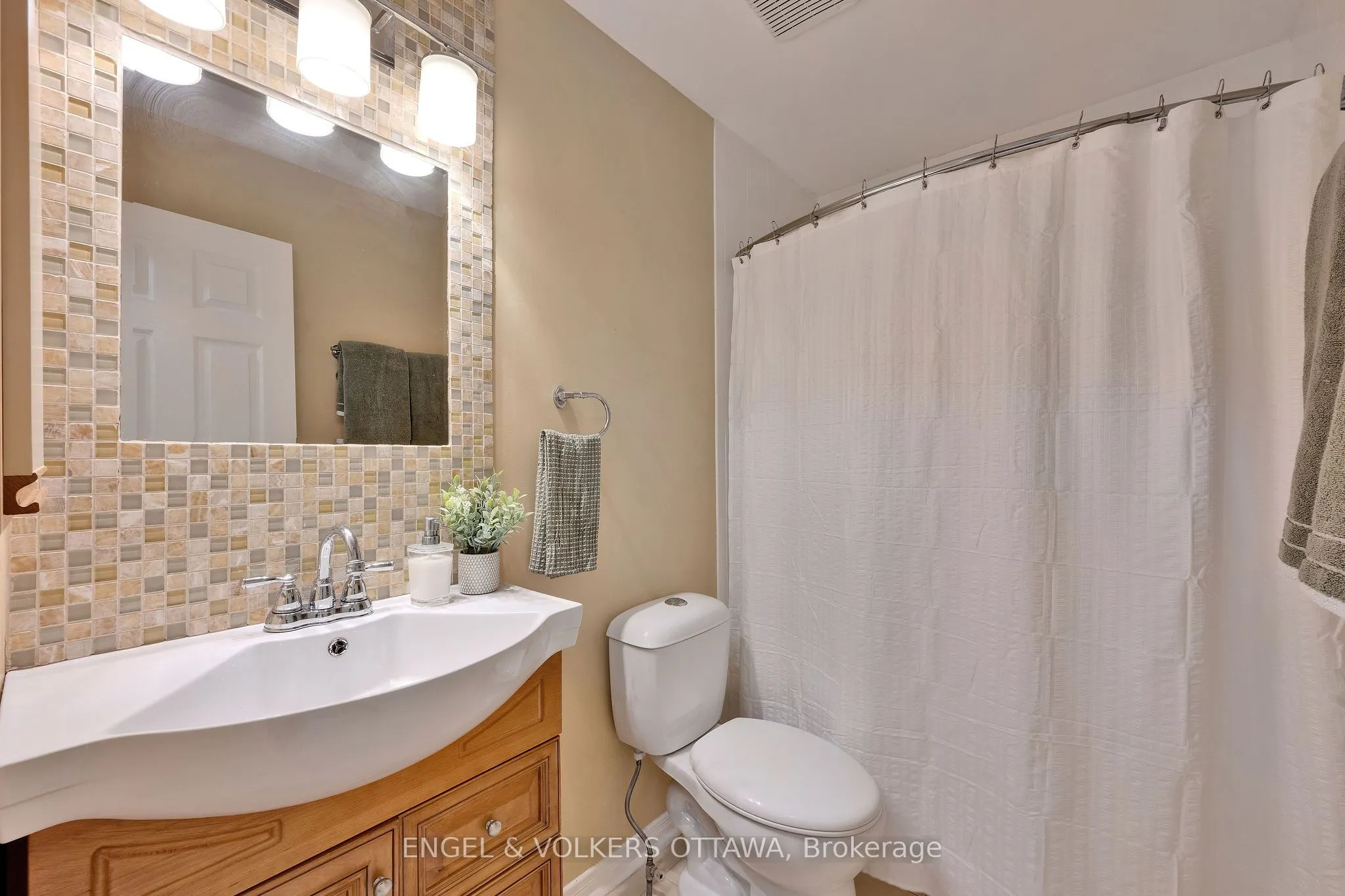 5233 Mclean Crescent