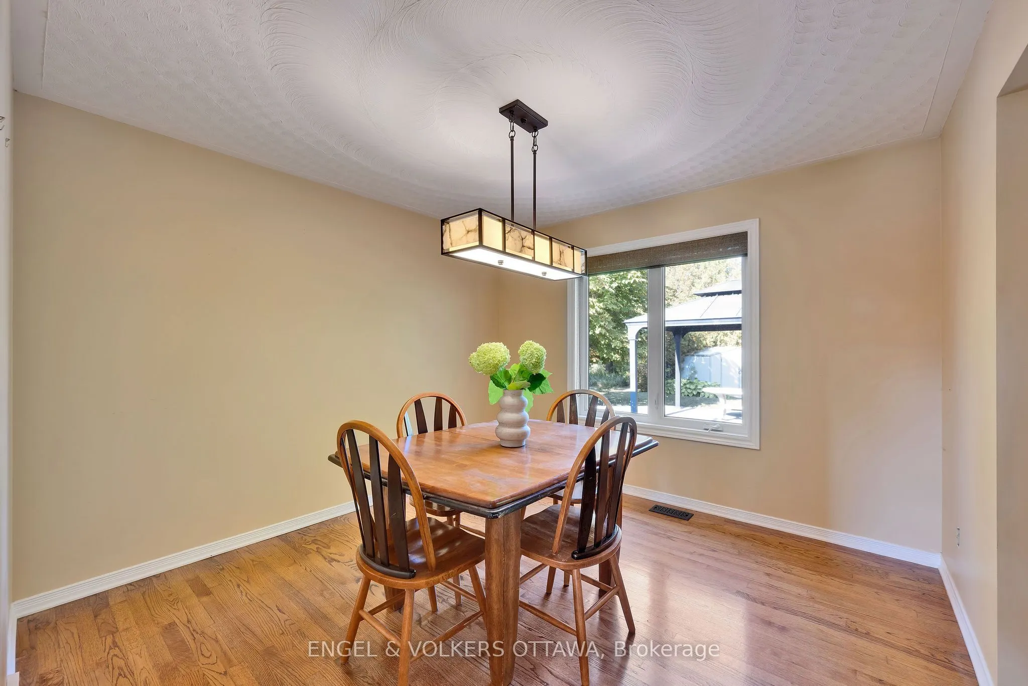 5233 Mclean Crescent