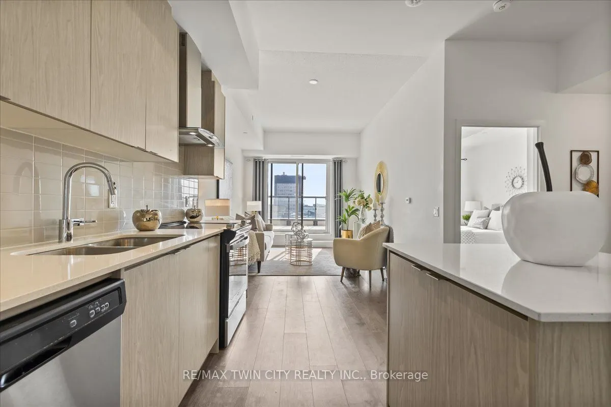 55 Duke Street W