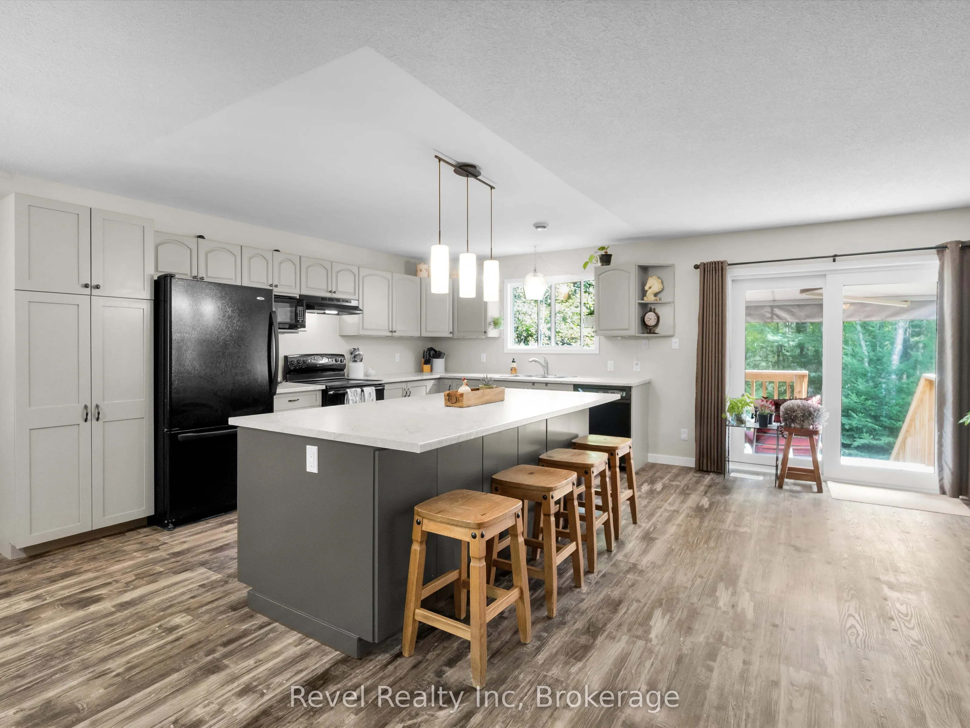 1326 Echo Lake Road