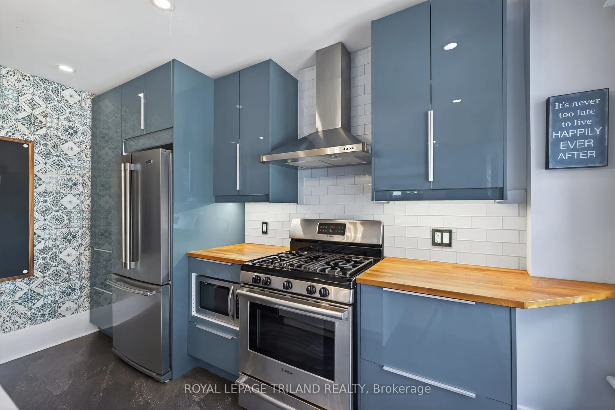 263 Ridout Street S
