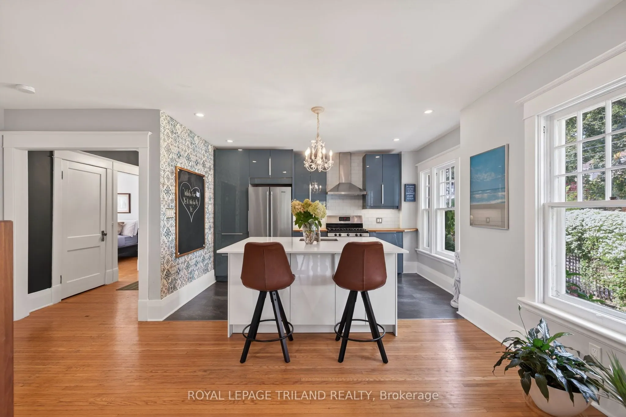 263 Ridout Street S