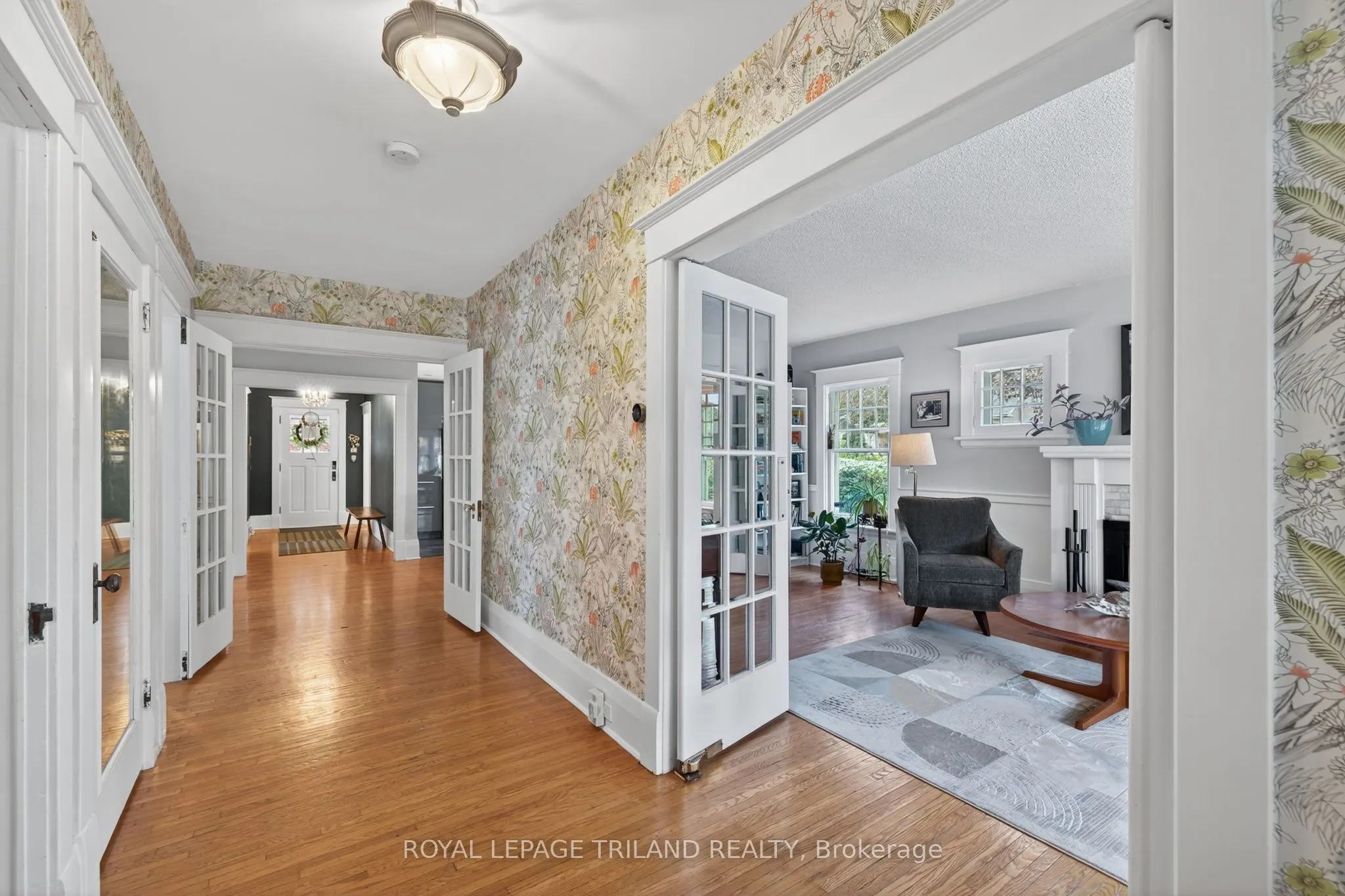 263 Ridout Street S