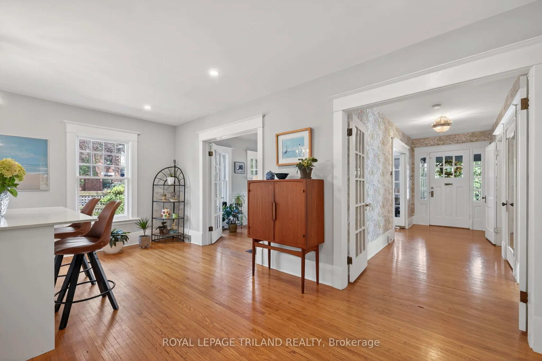 263 Ridout Street S
