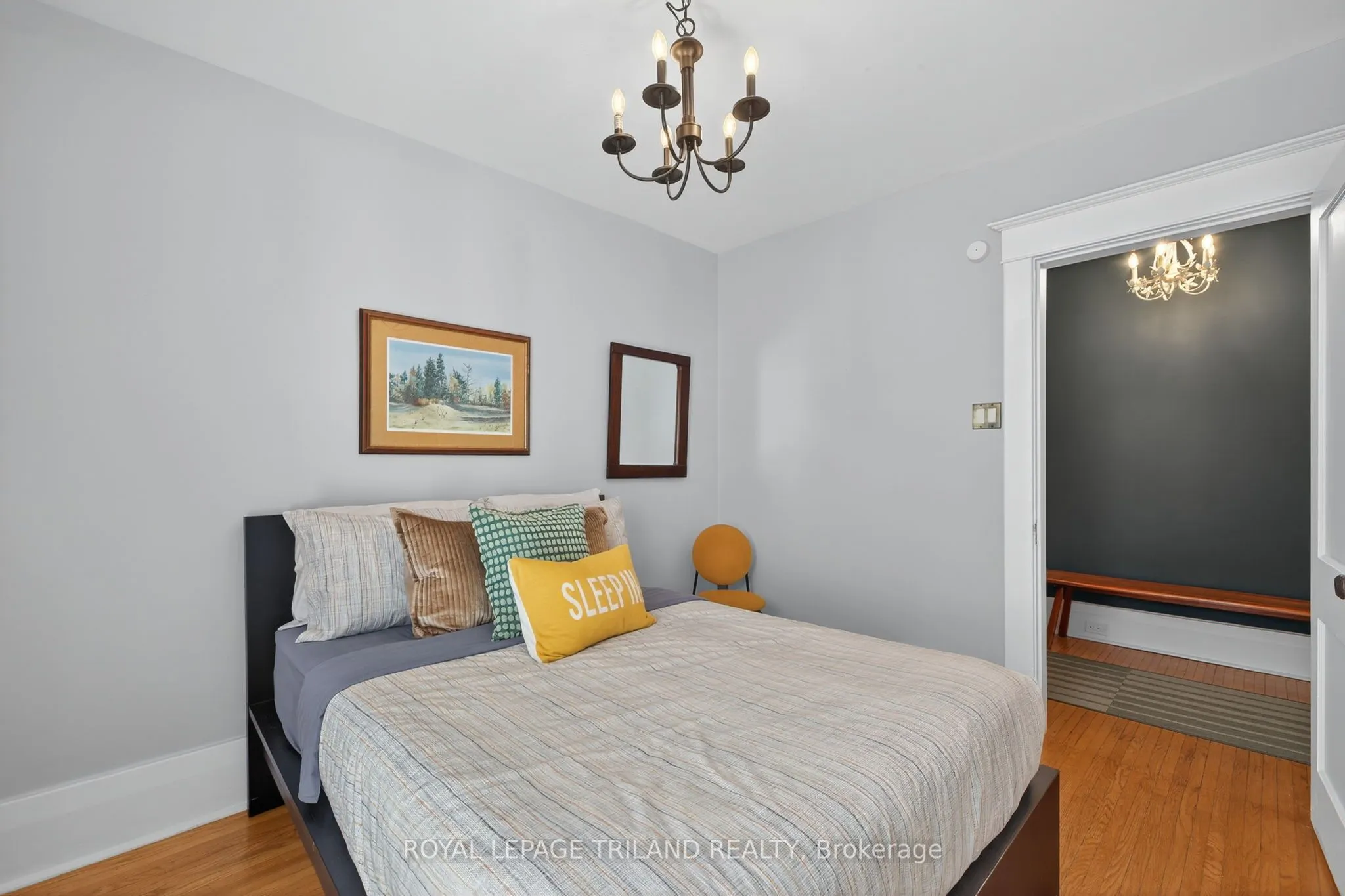 263 Ridout Street S