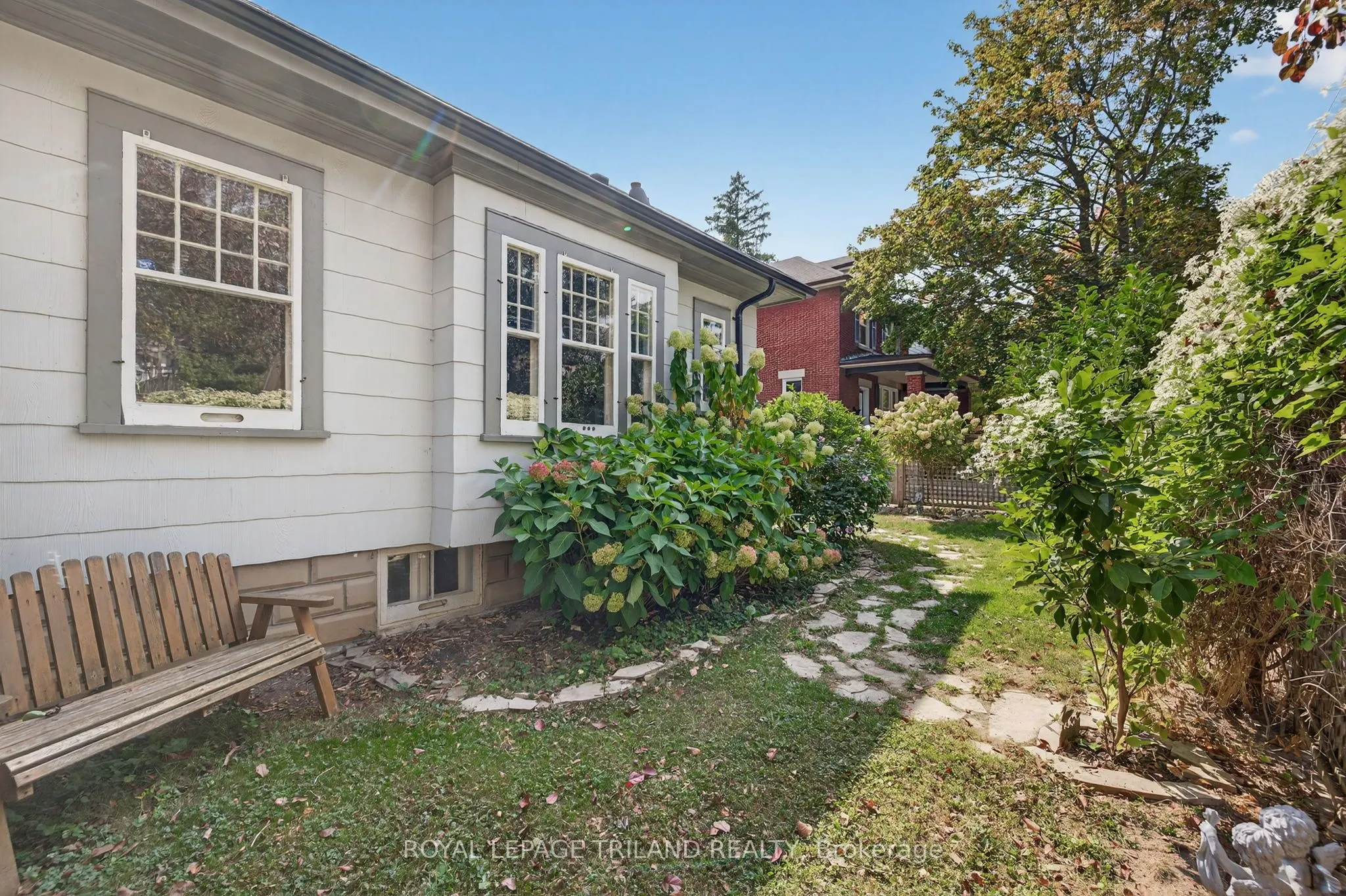 263 Ridout Street S