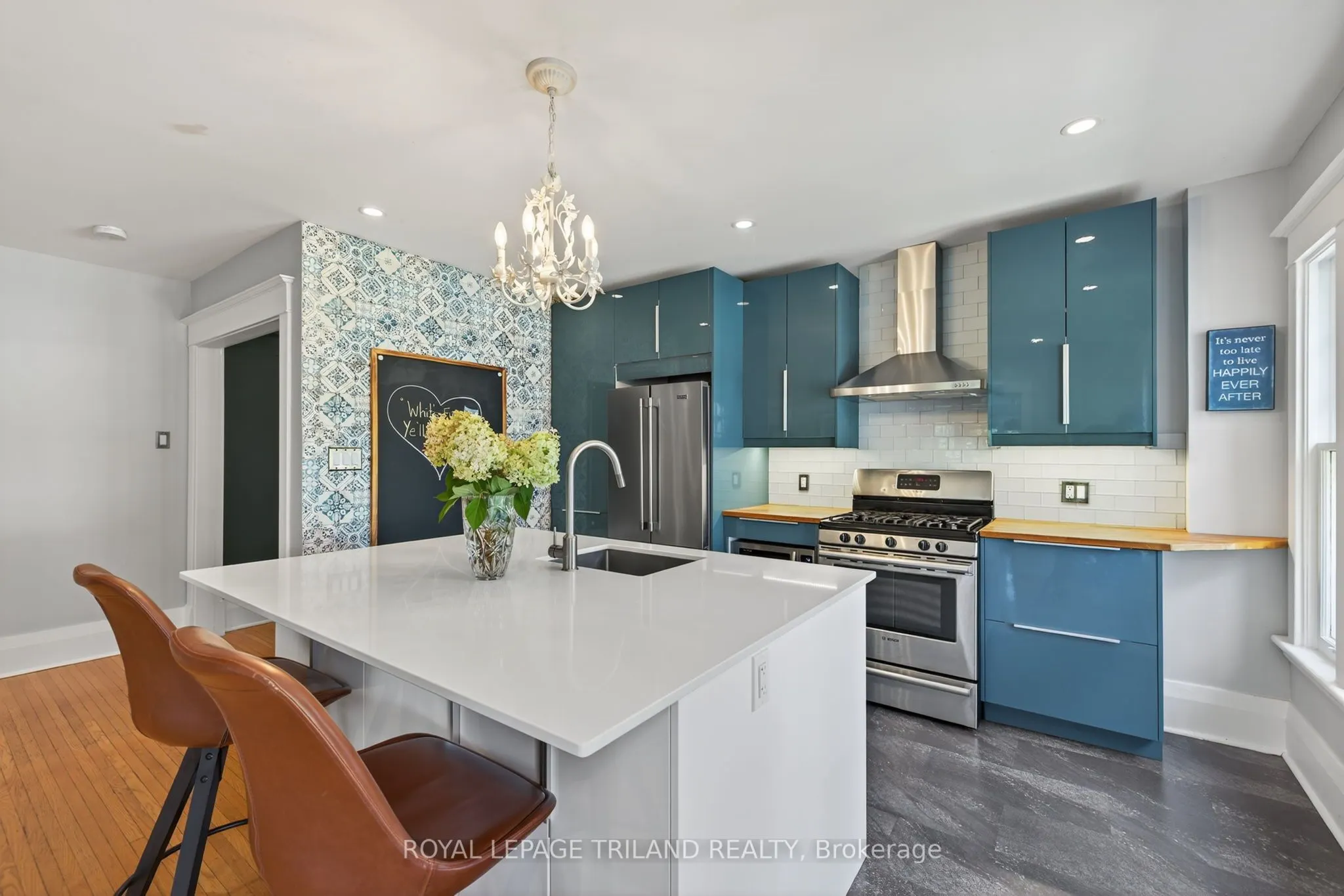 263 Ridout Street S