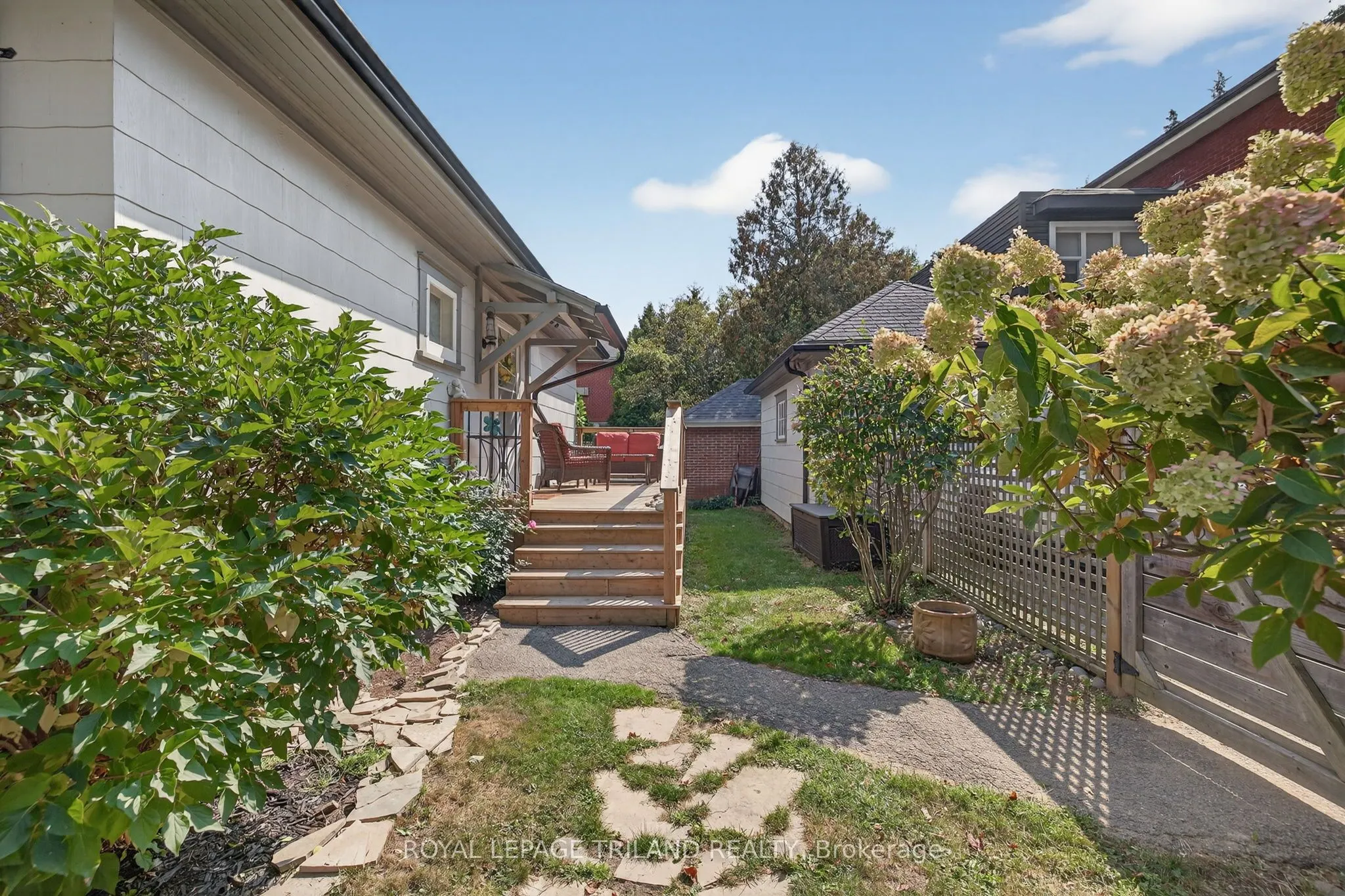 263 Ridout Street S