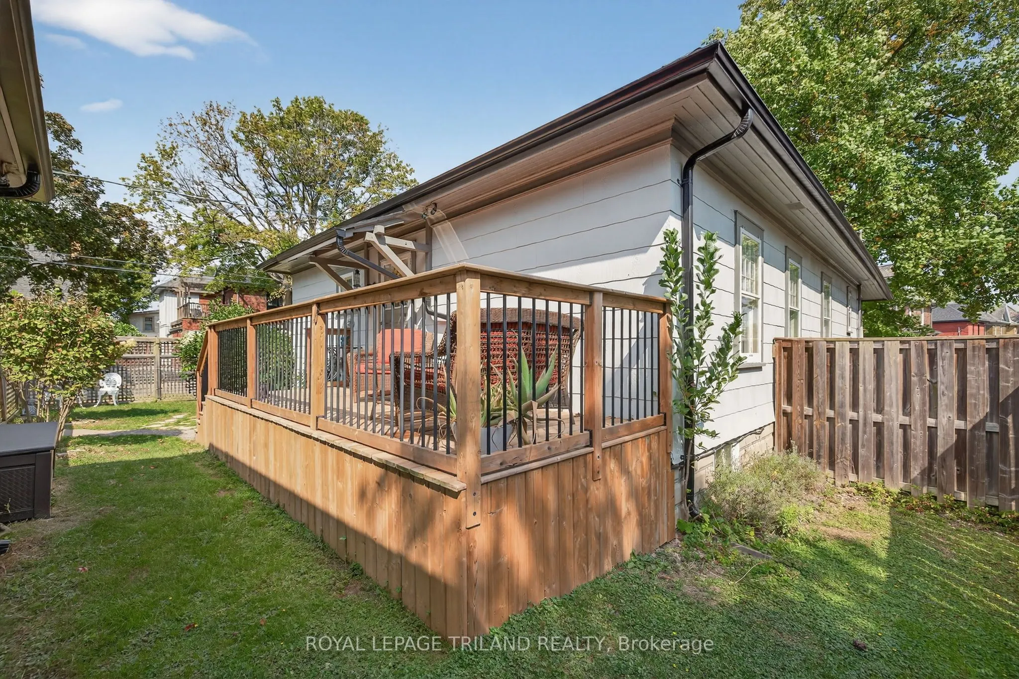 263 Ridout Street S