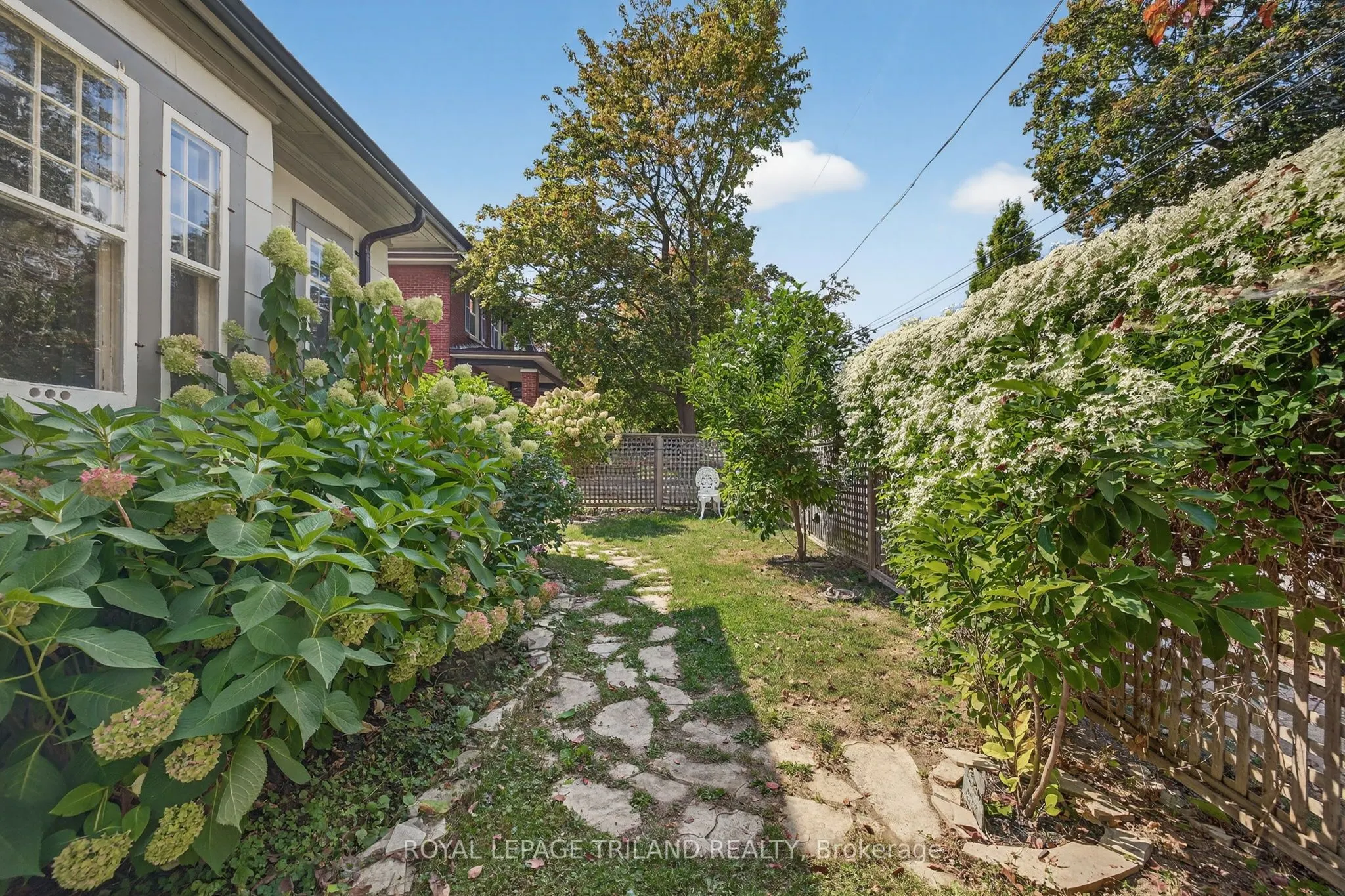 263 Ridout Street S