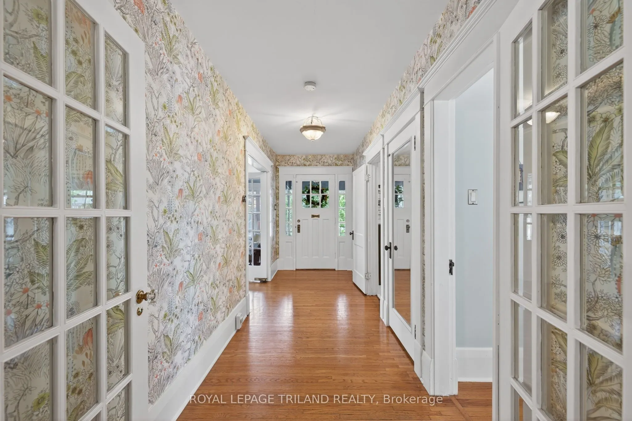 263 Ridout Street S