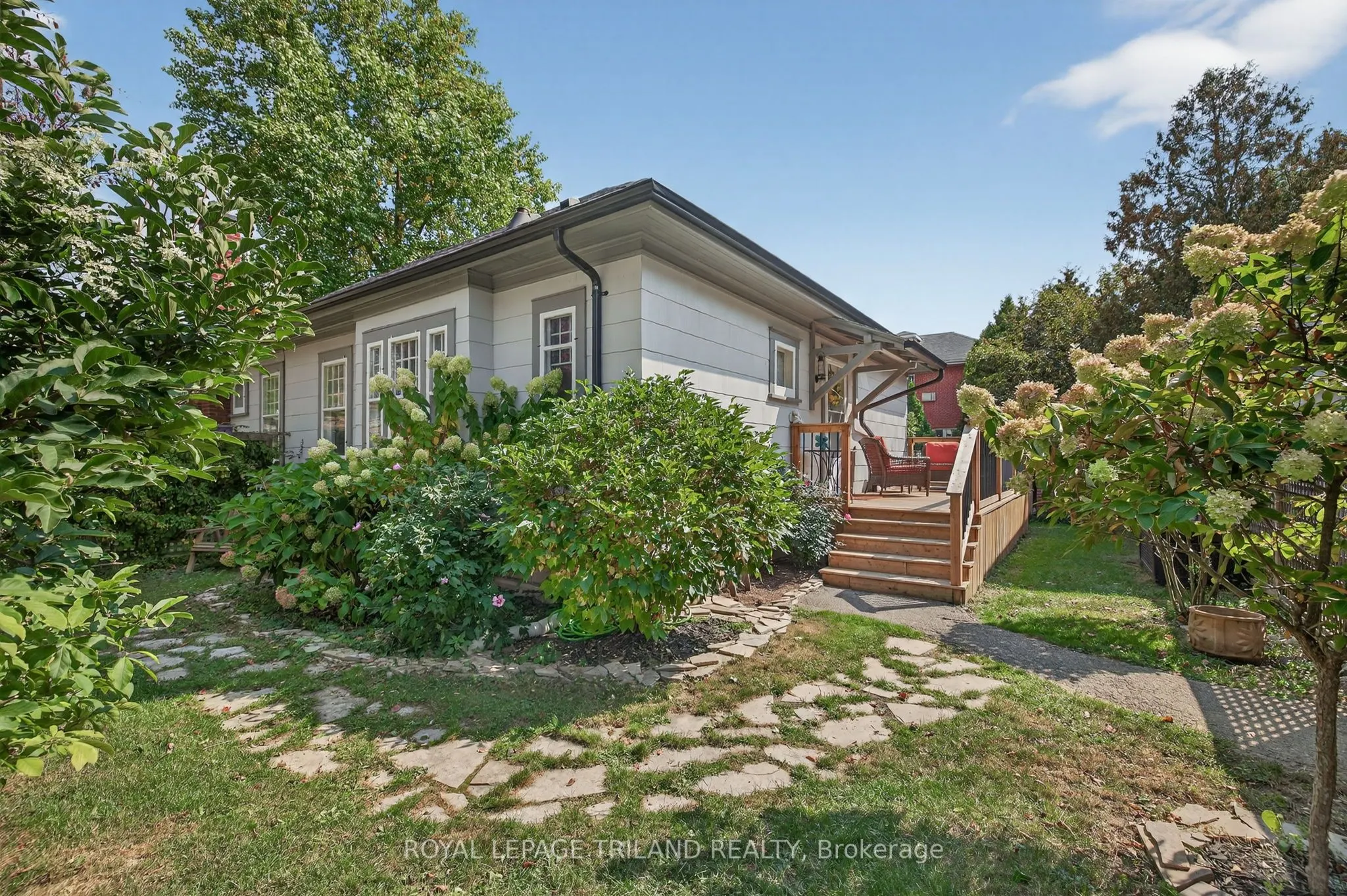 263 Ridout Street S