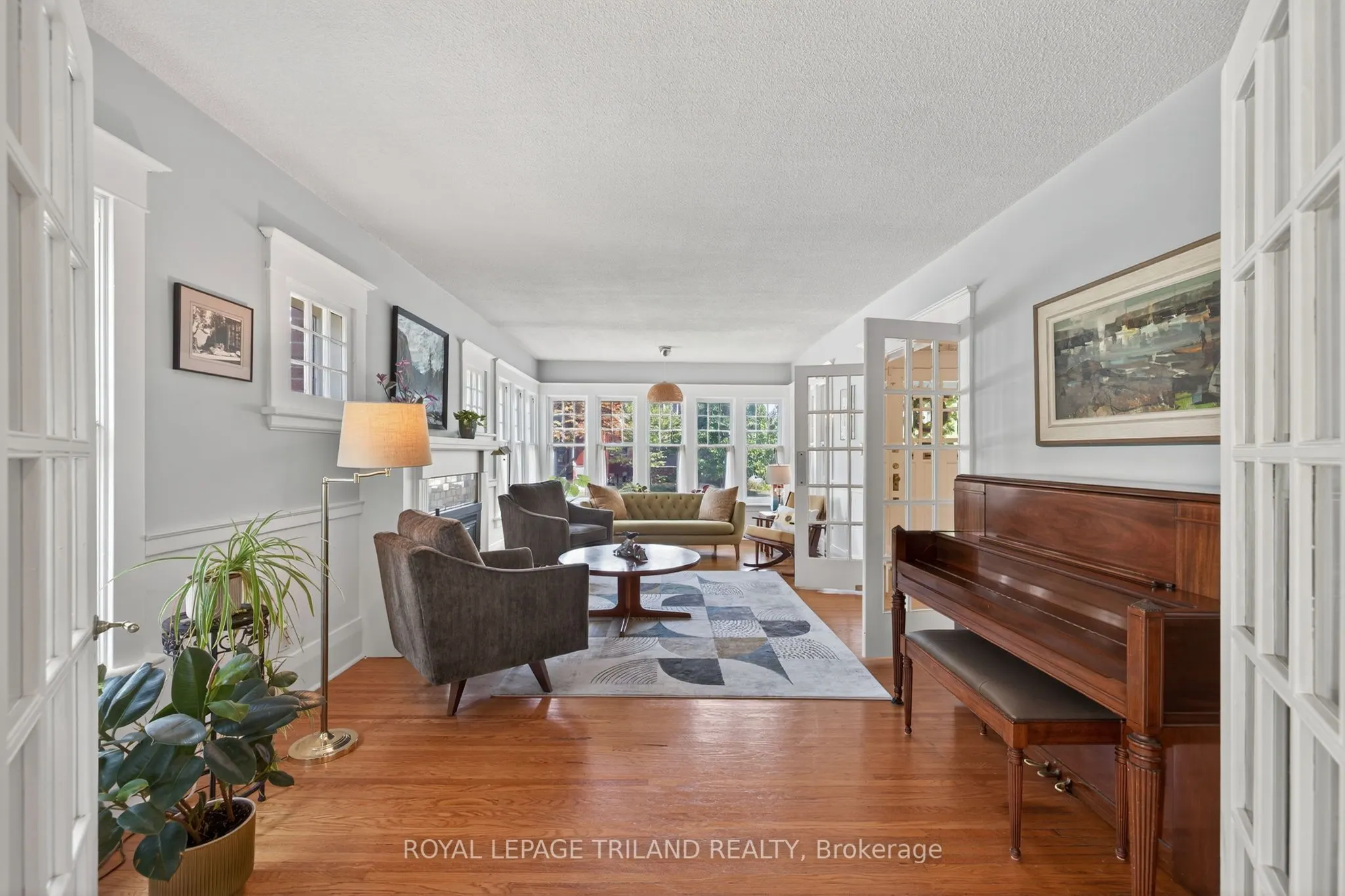 263 Ridout Street S