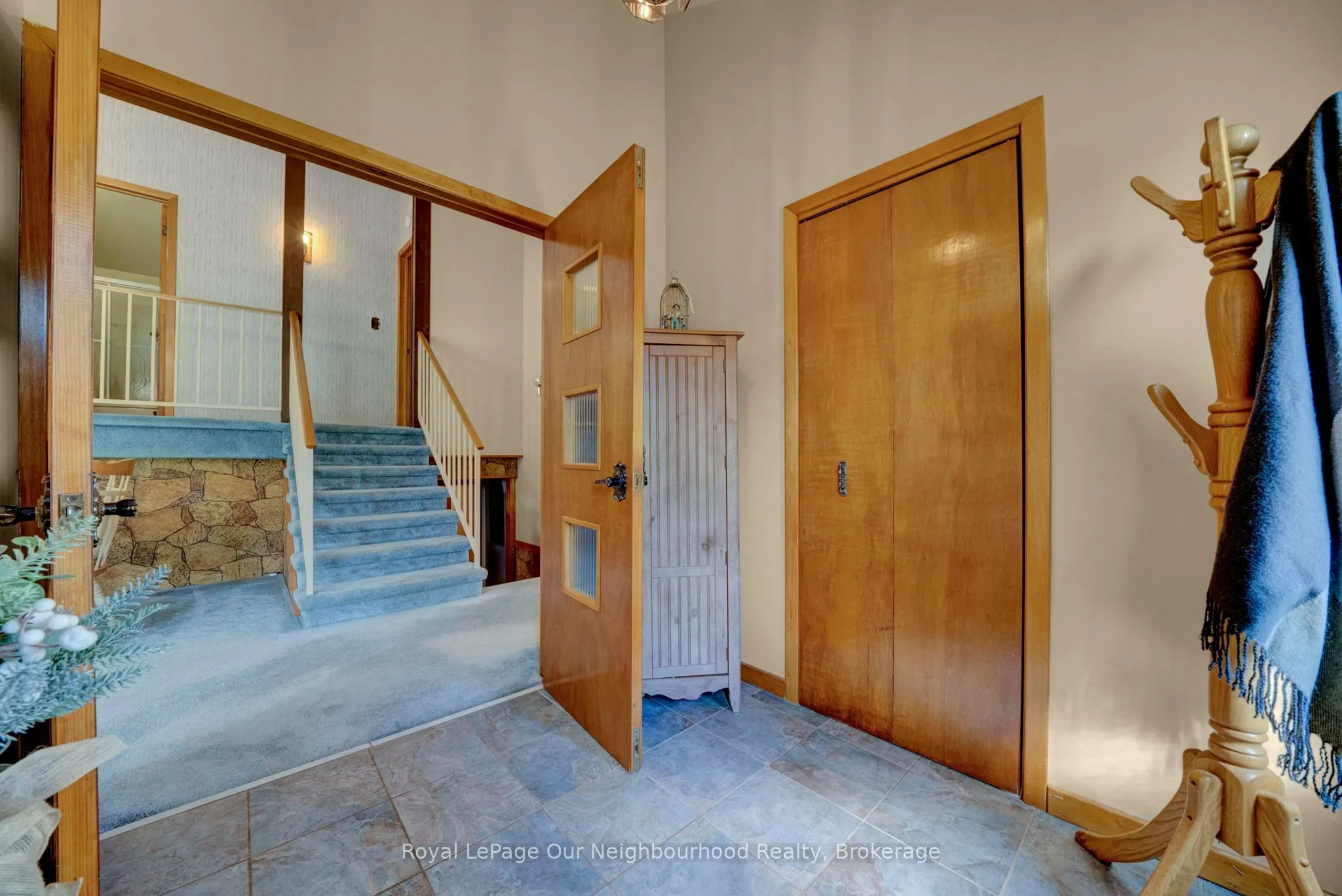 9 Columbus Street S