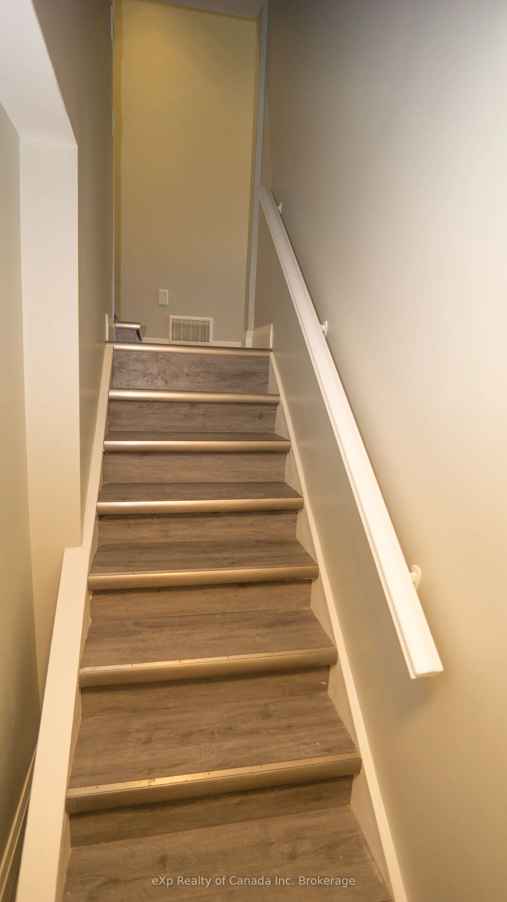 5 Woodelm Drive, #Lower