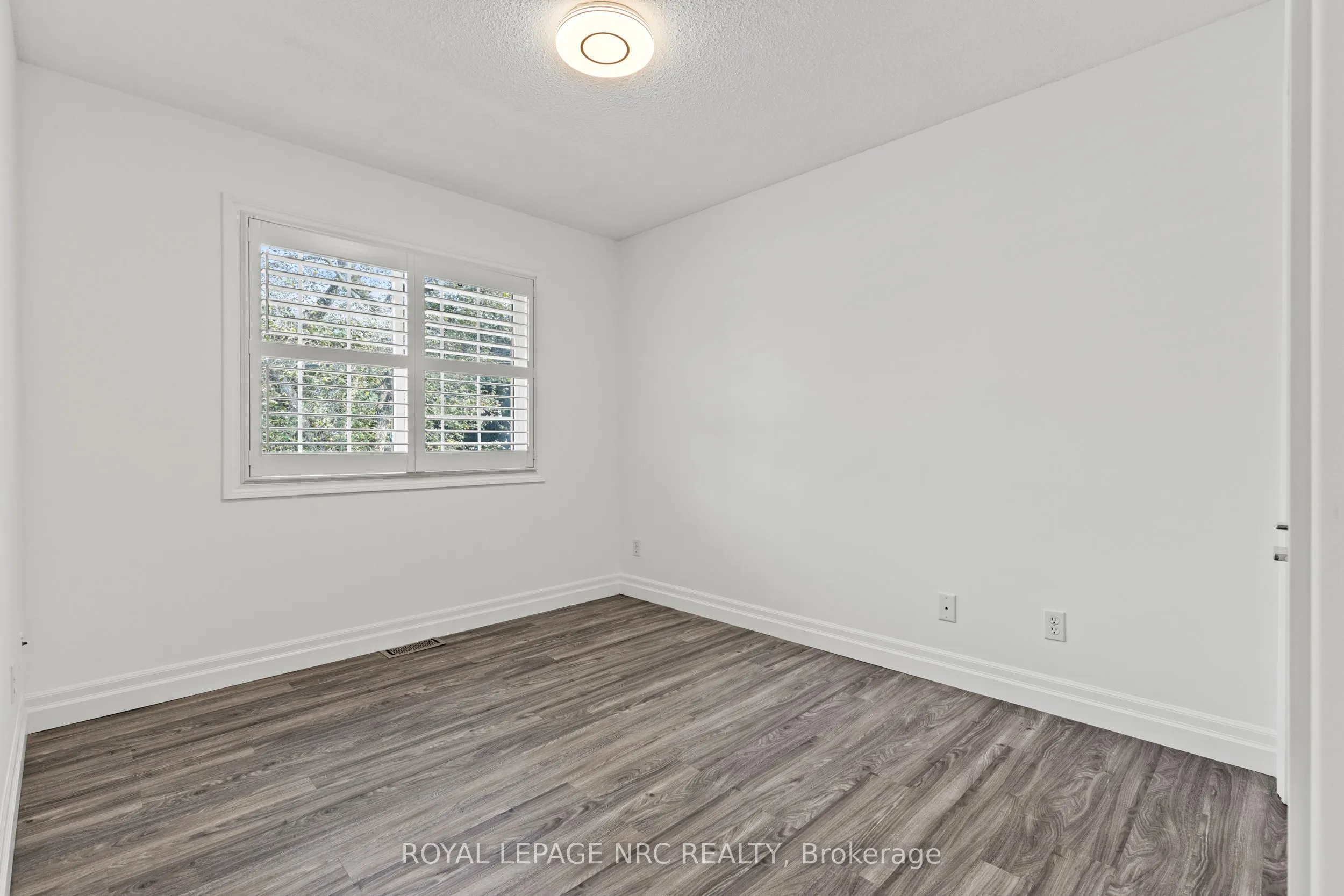 33 BROADWAY Avenue