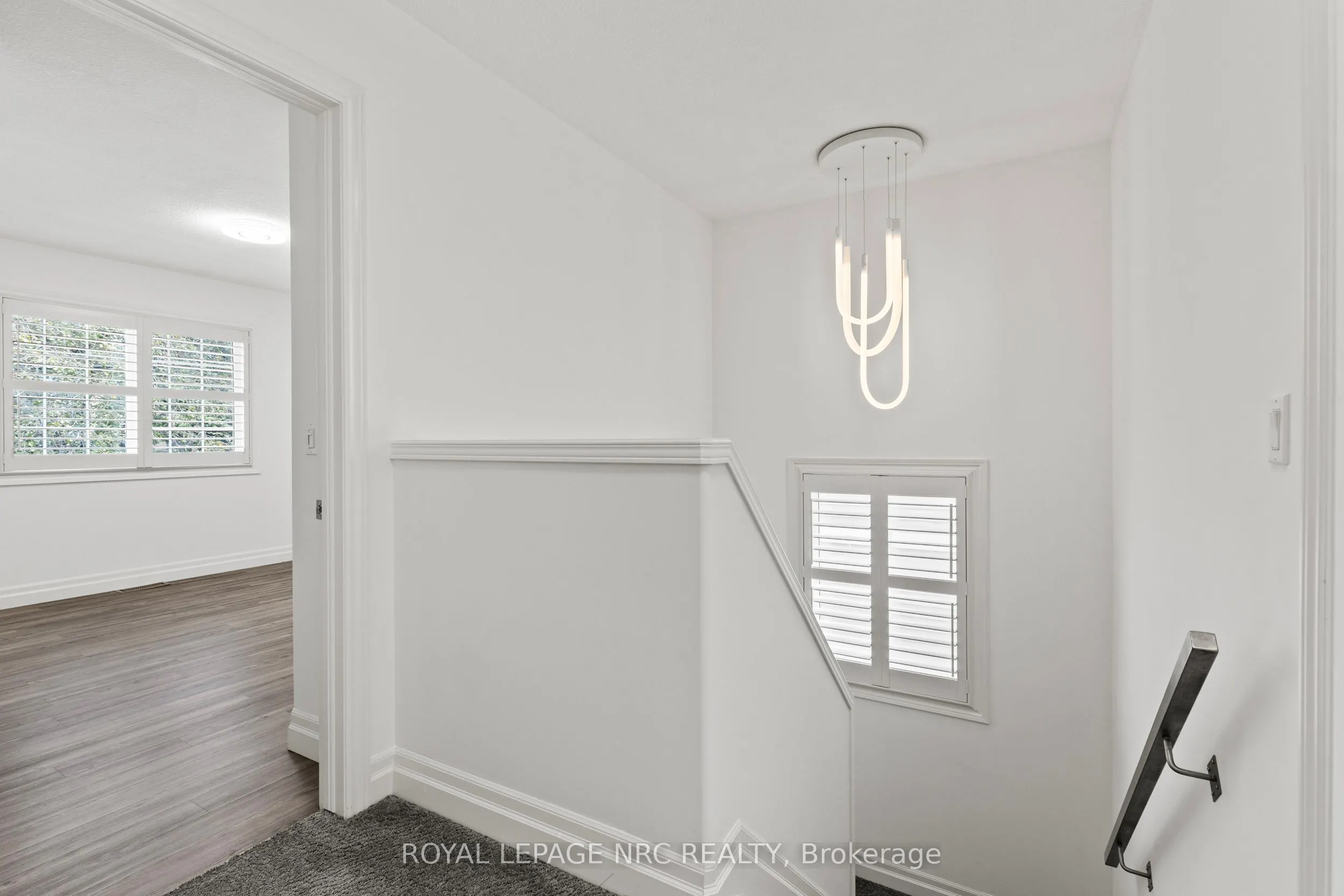 33 BROADWAY Avenue