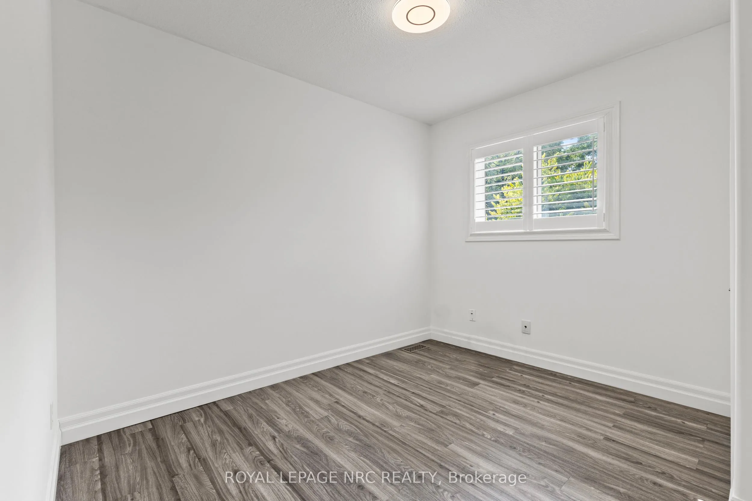 33 BROADWAY Avenue