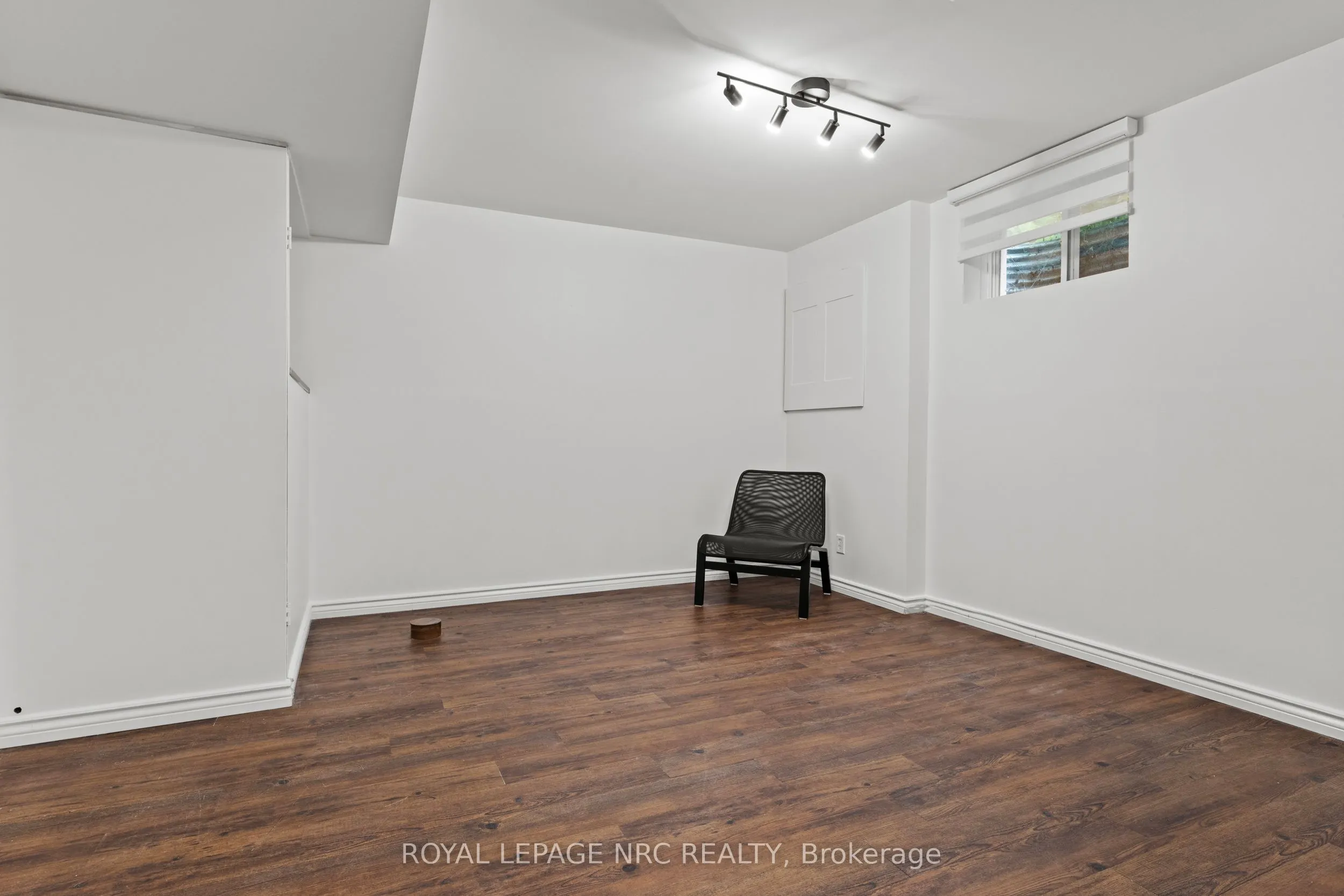 33 BROADWAY Avenue
