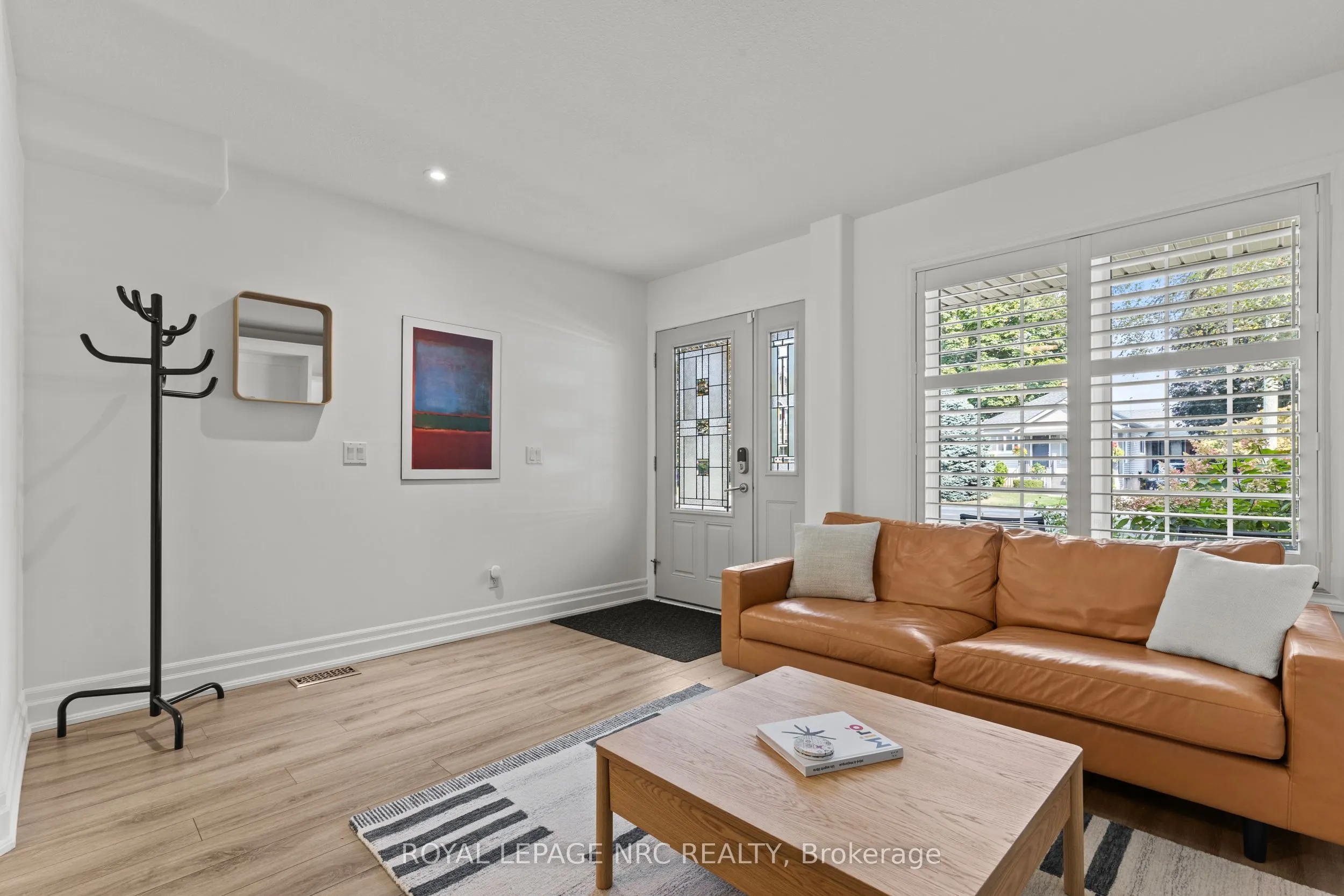 33 BROADWAY Avenue