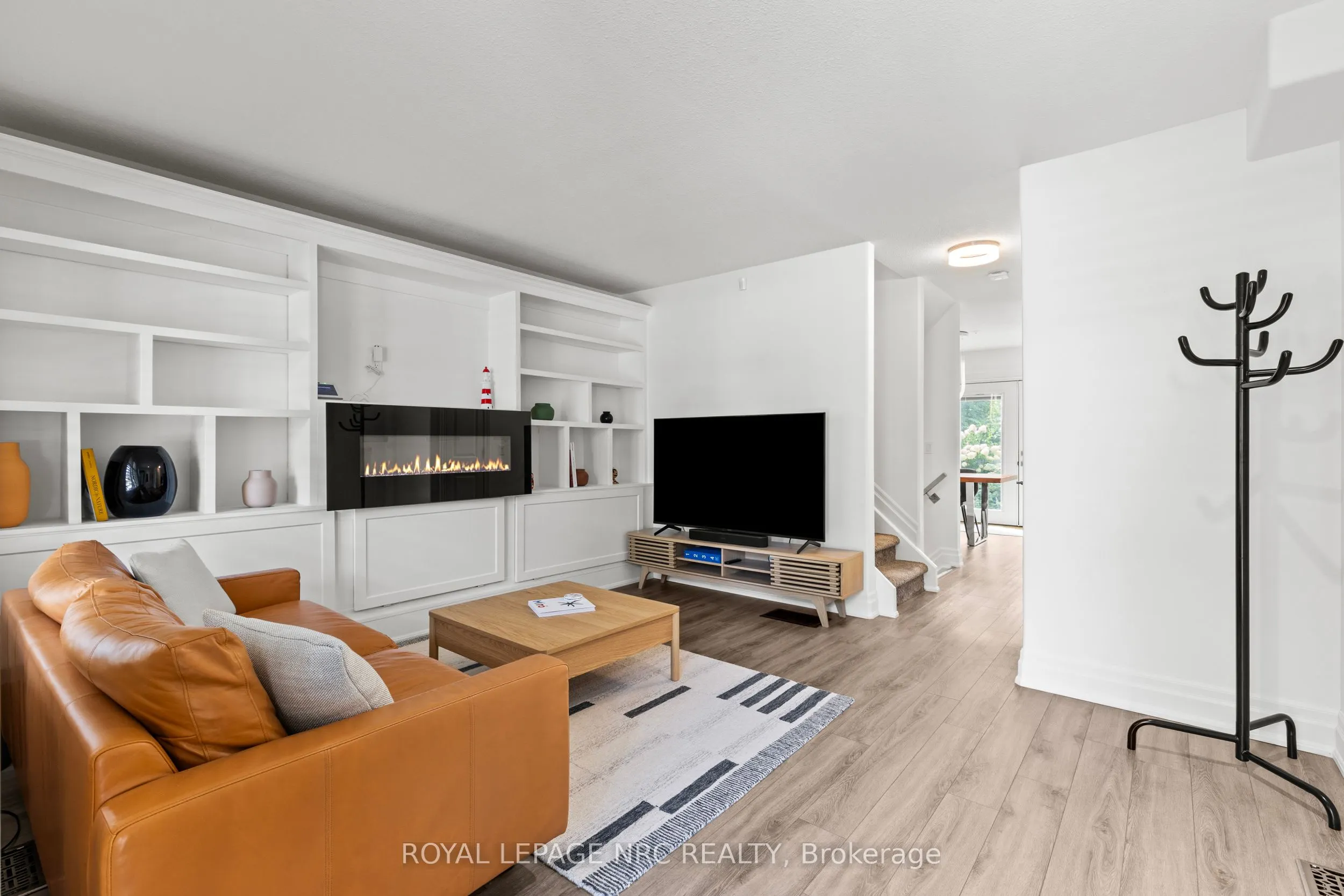 33 BROADWAY Avenue