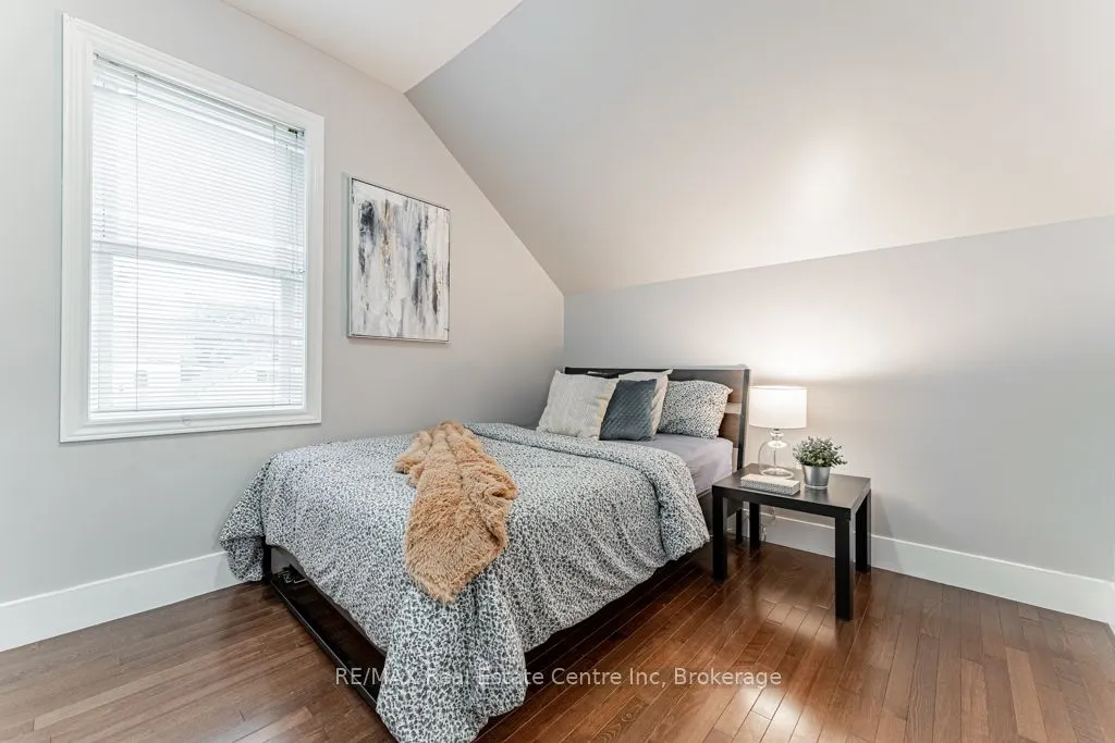 14 Riverside Drive W