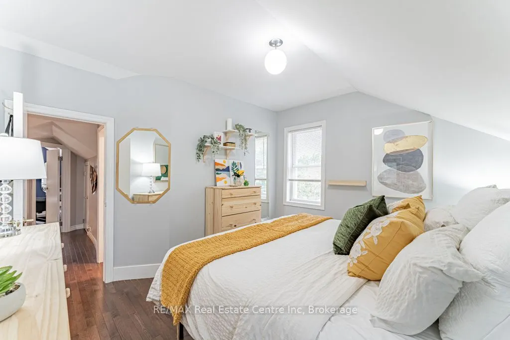 14 Riverside Drive W