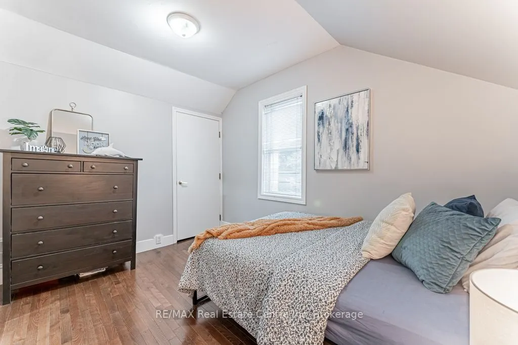 14 Riverside Drive W