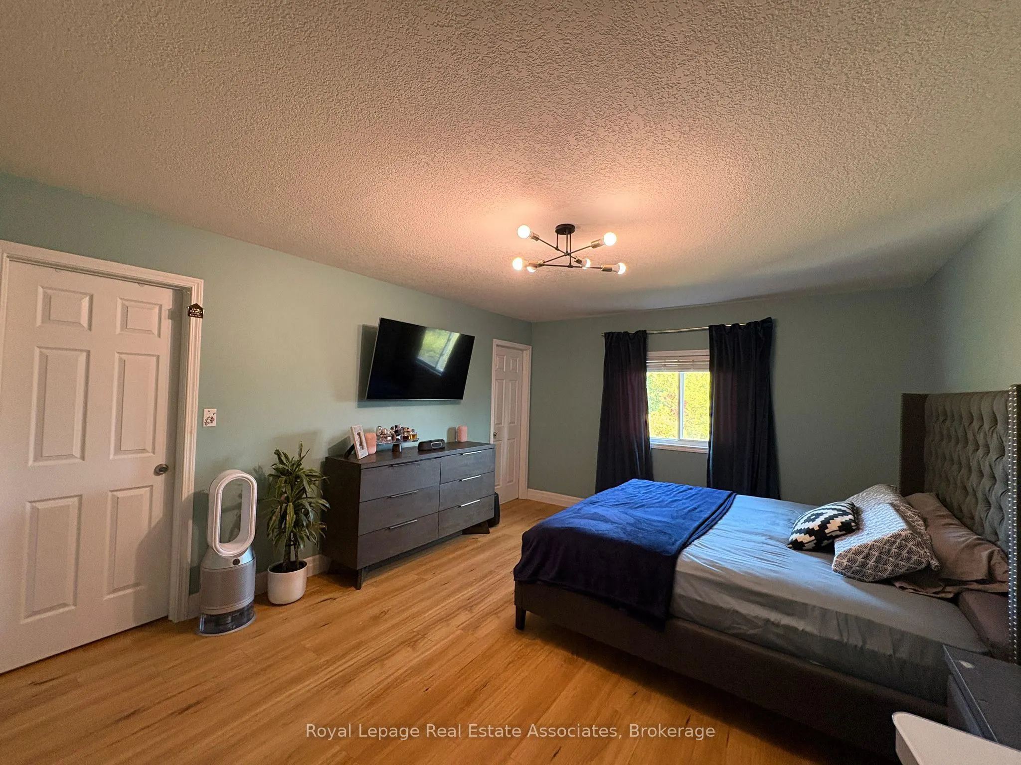 165 Westmeadow Drive