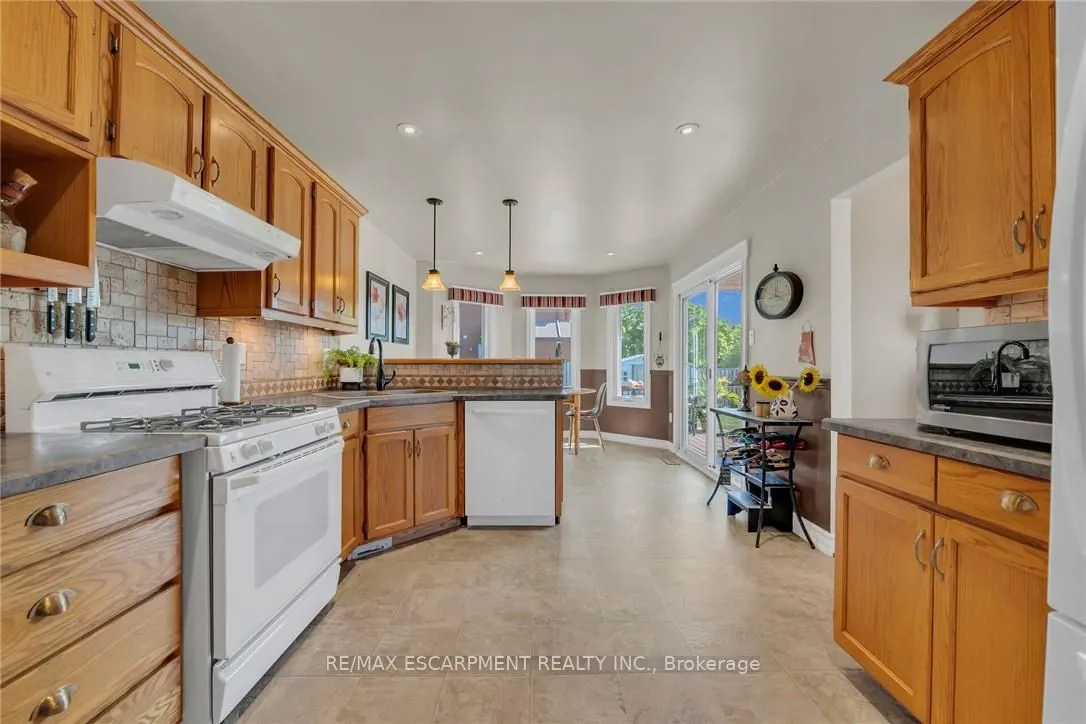 35 Highland Boulevard