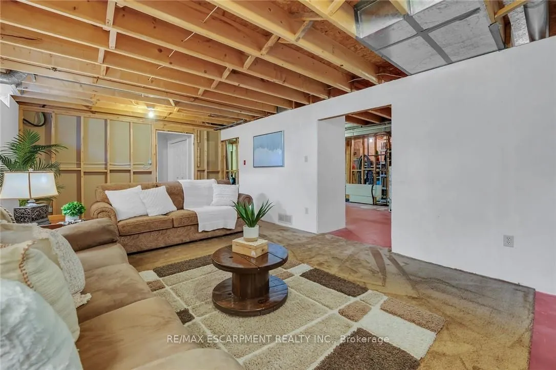 35 Highland Boulevard