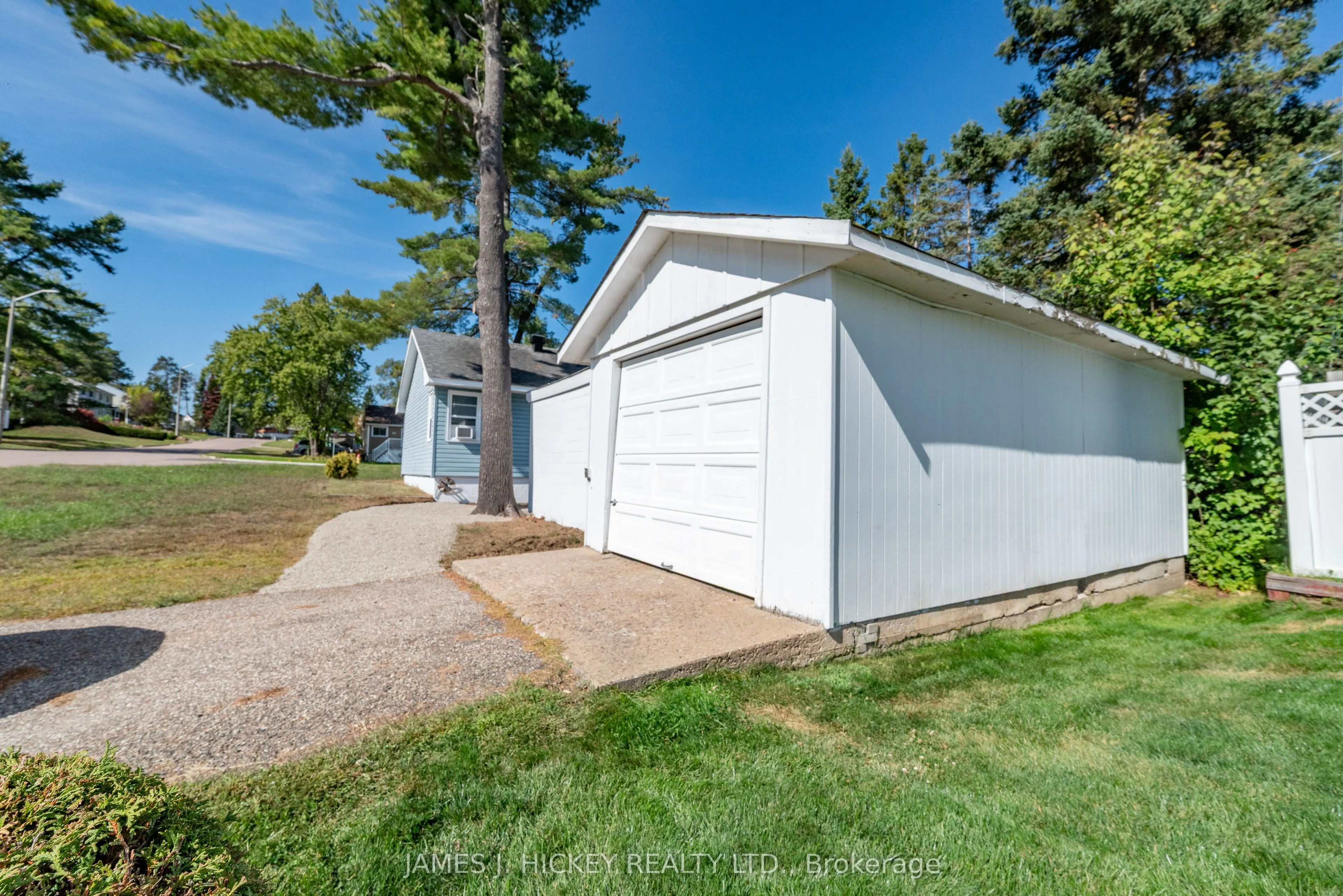 27 Summit Street