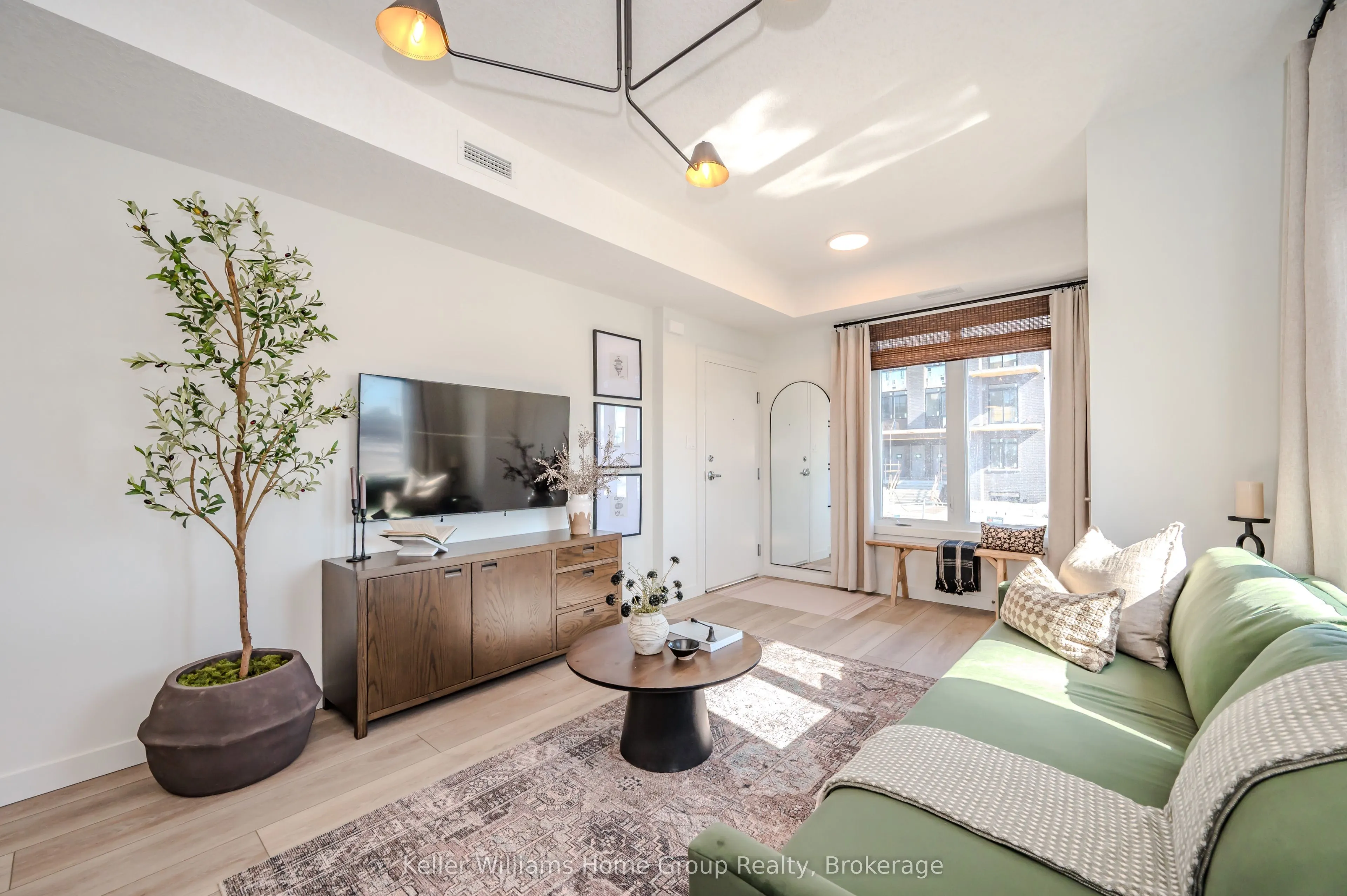 824 Woolwich Street, #98