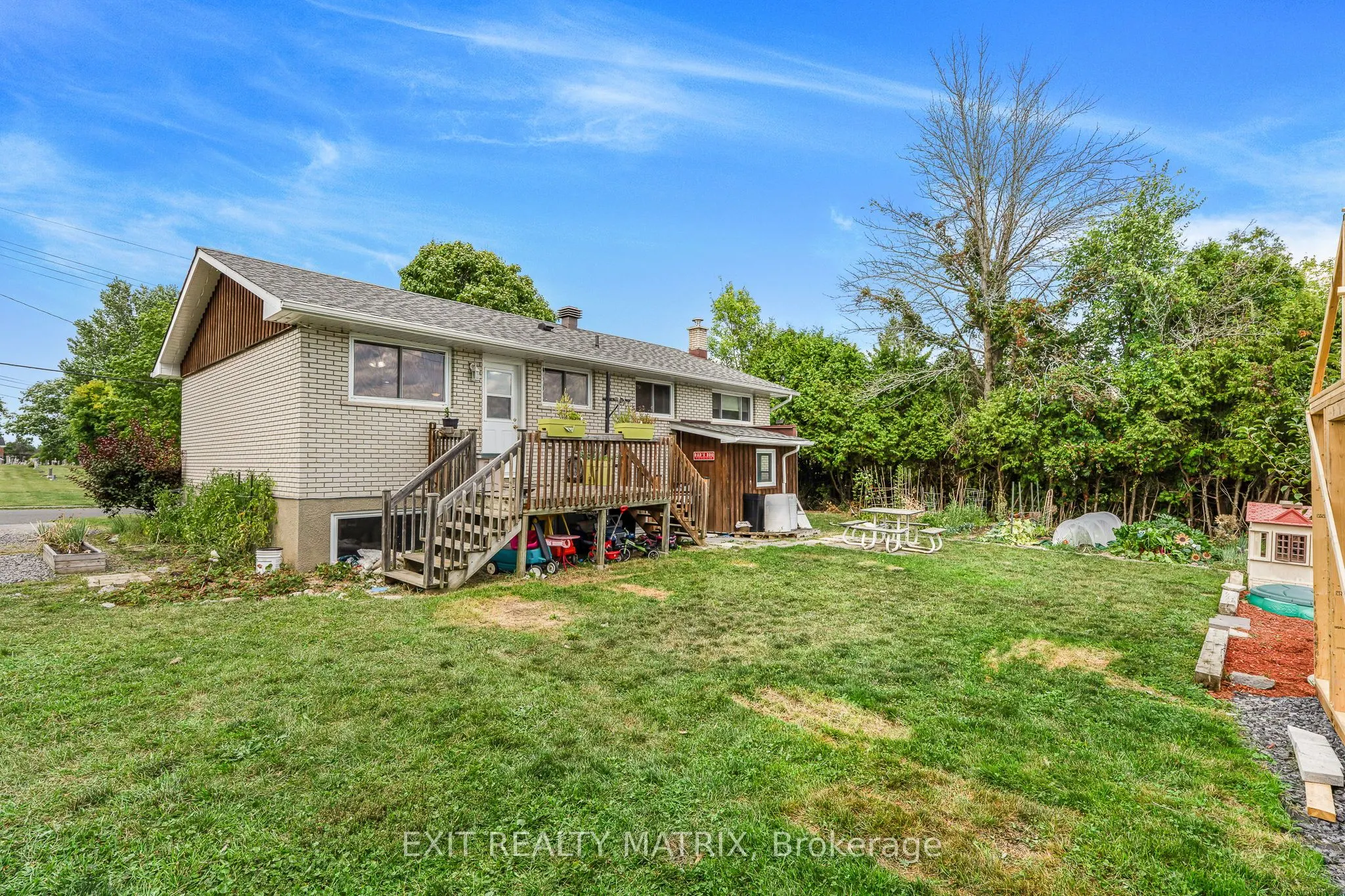 94 Peel Street E