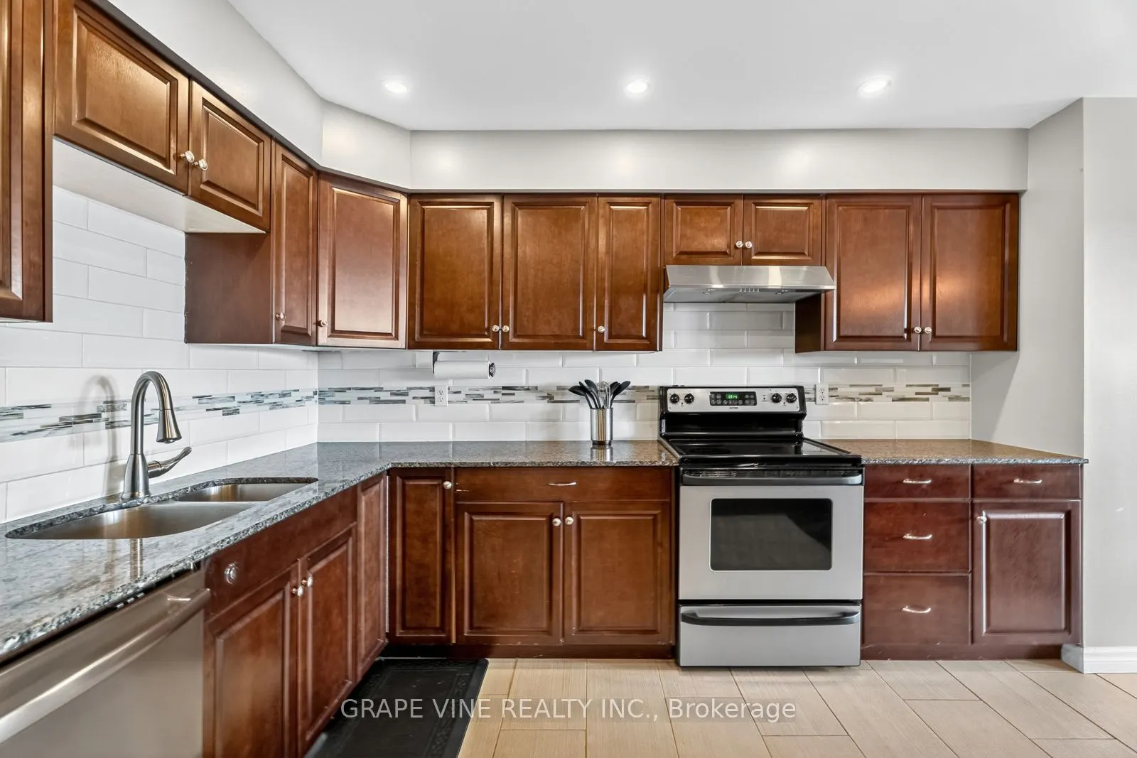 204 Hunterswood Crescent