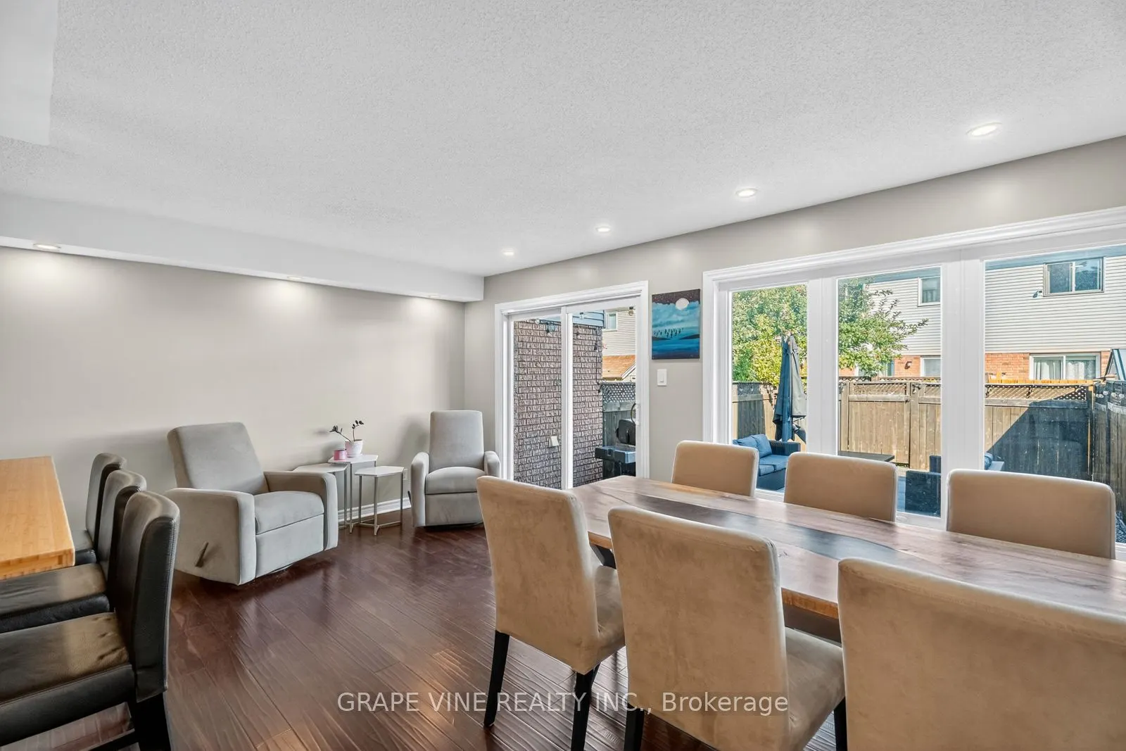 204 Hunterswood Crescent