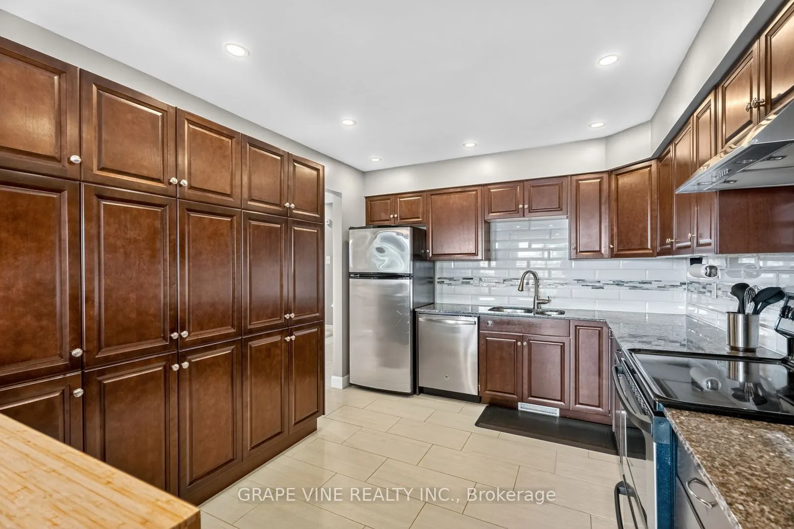 204 Hunterswood Crescent