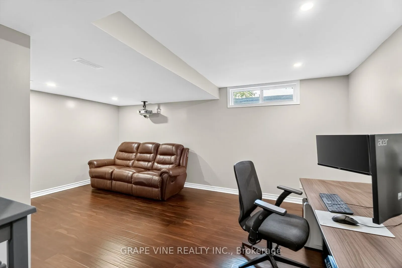 204 Hunterswood Crescent
