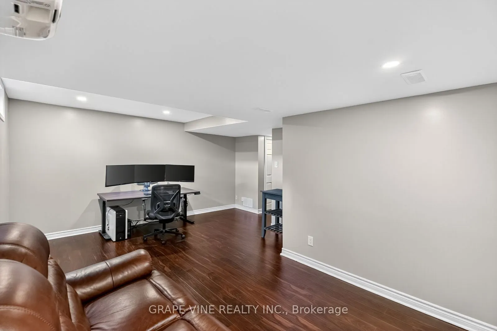 204 Hunterswood Crescent