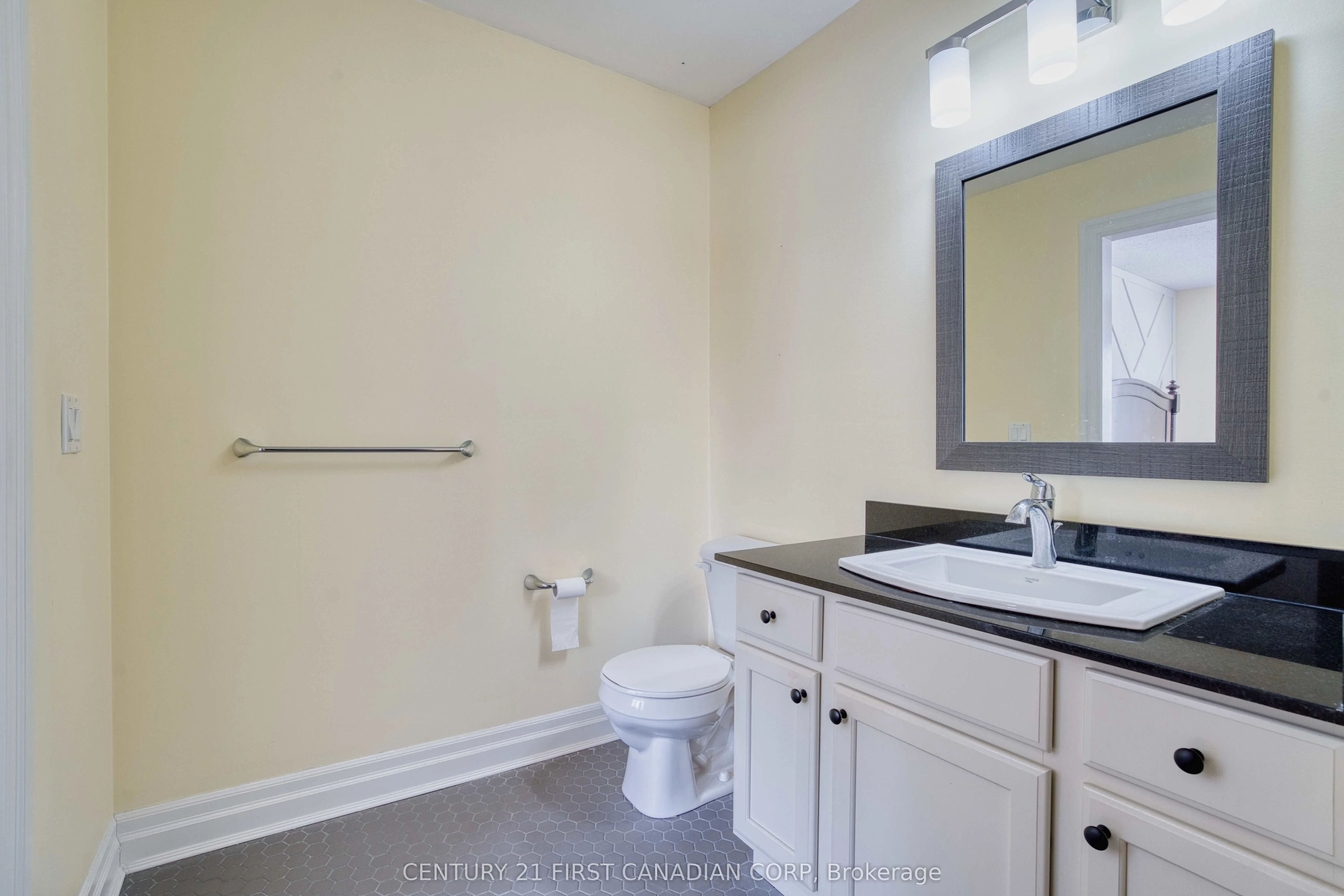 1850 Beaverbrook Avenue, #8