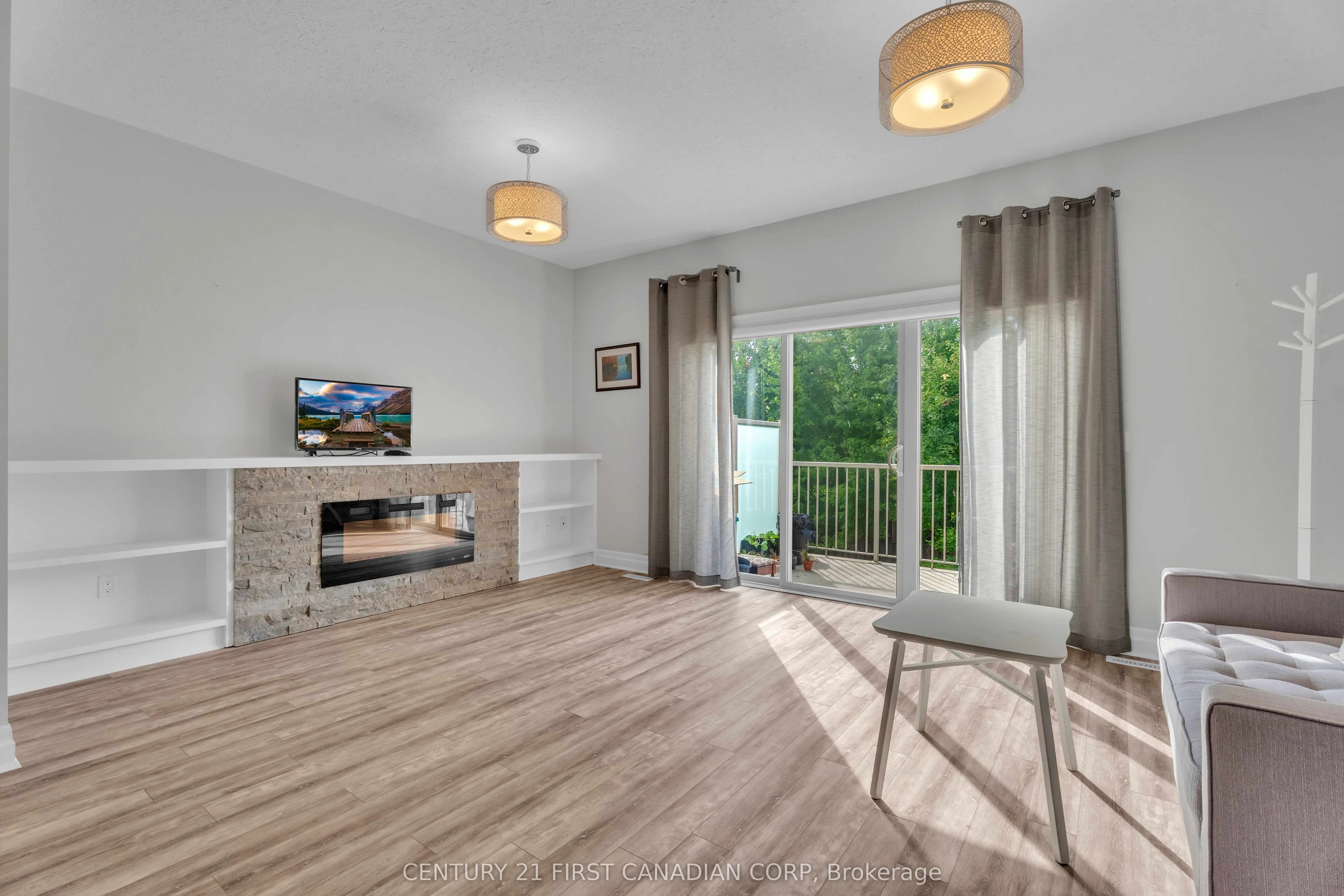 1850 Beaverbrook Avenue, #8