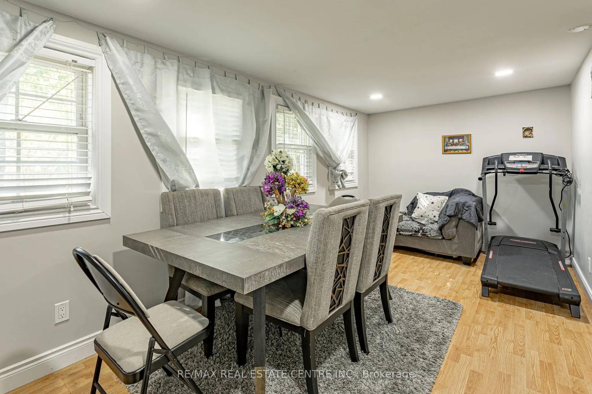 1235 TOUKAY Crescent