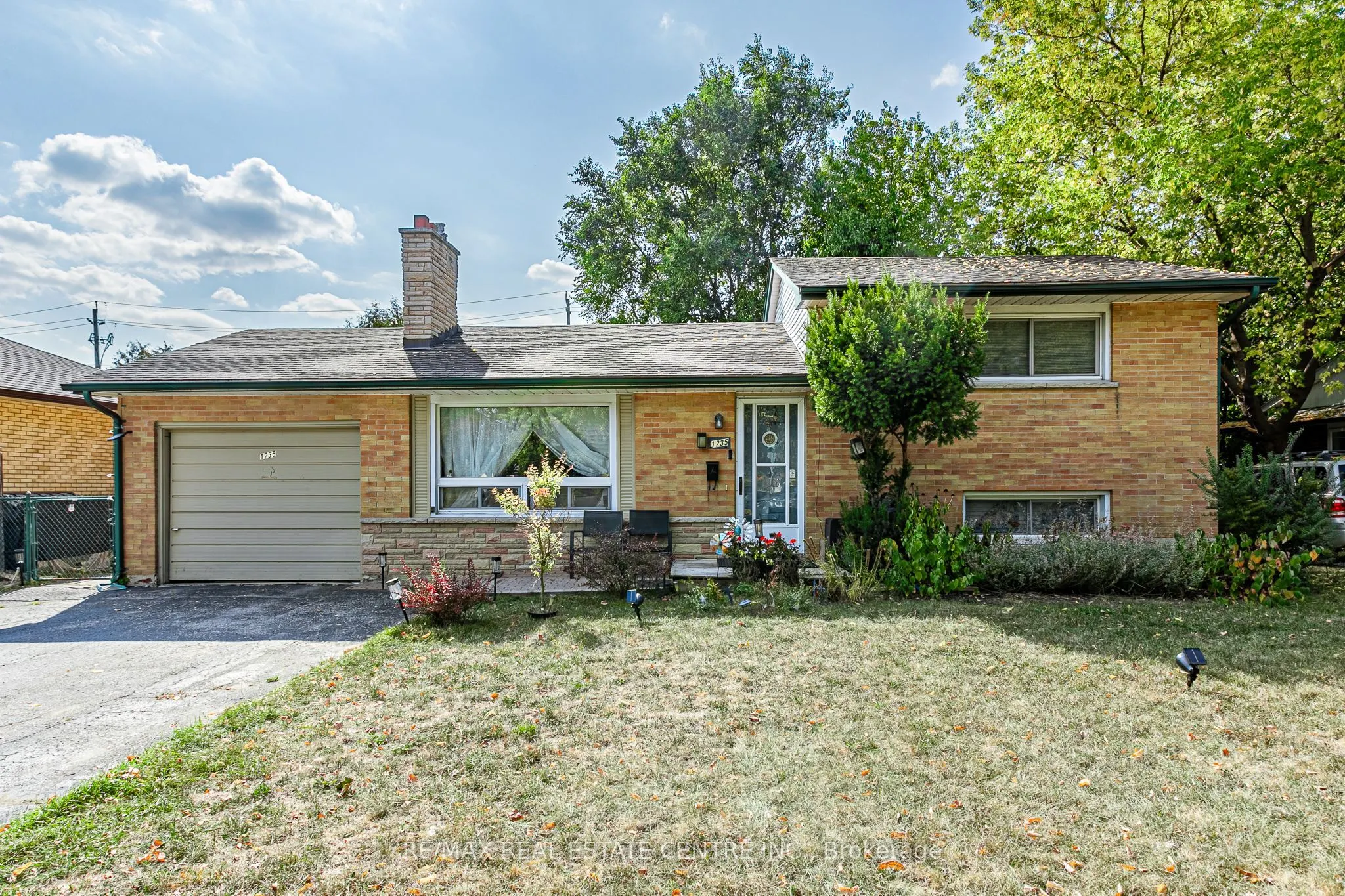 1235 TOUKAY Crescent